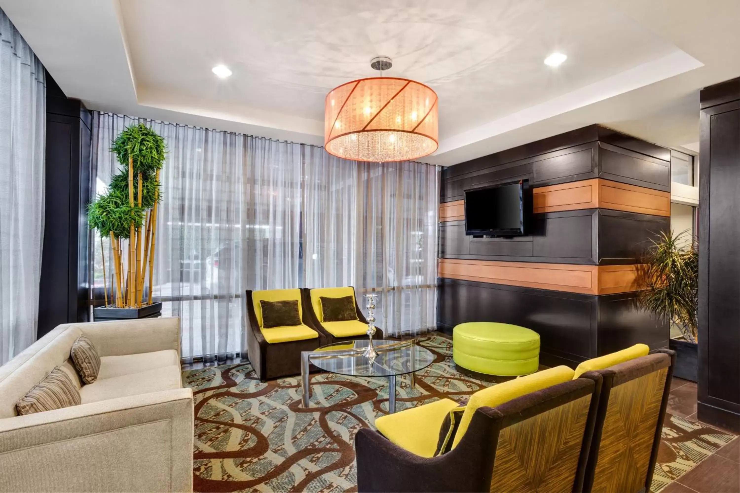 Lobby or reception, Seating Area in Crowne Plaza Houston Galleria Area, an IHG Hotel