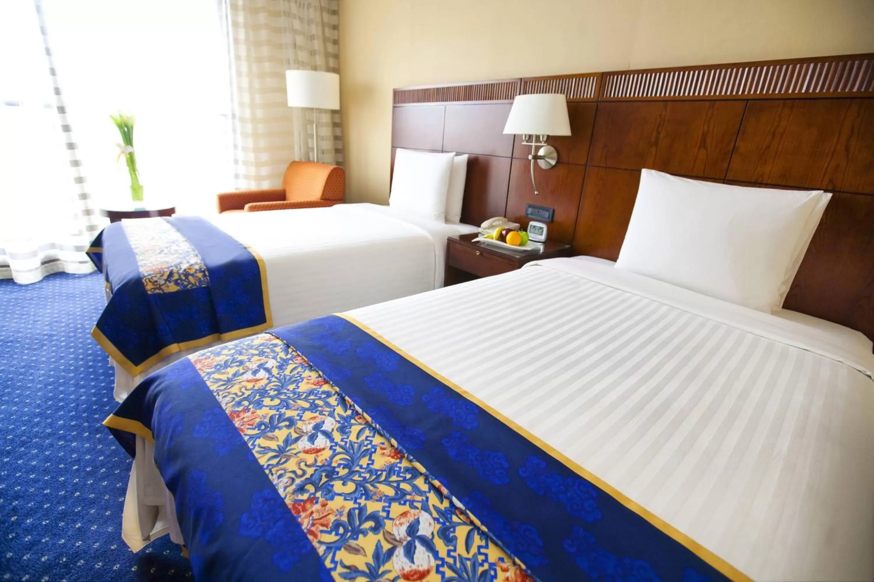 Photo of the whole room, Bed in Courtyard By Marriott Shanghai Pudong