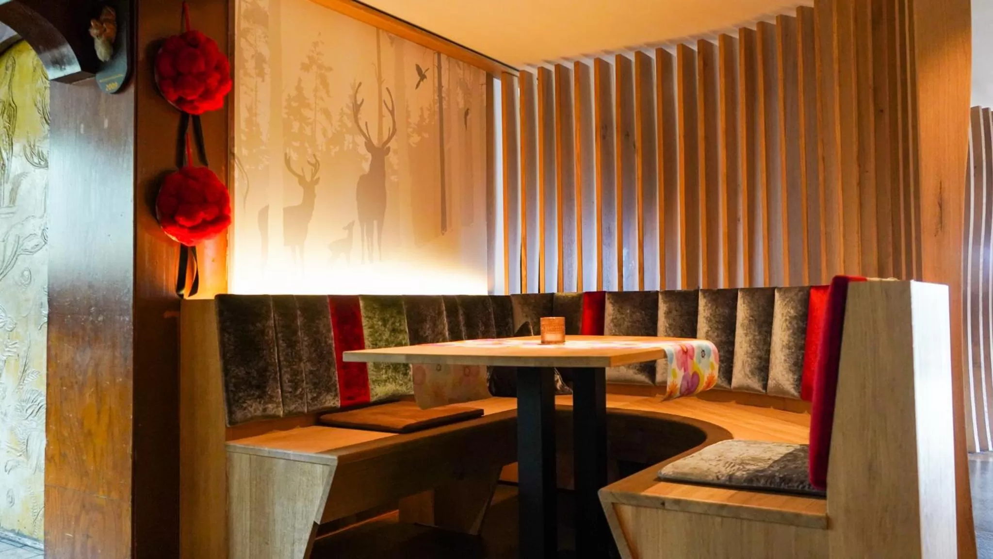 Restaurant/places to eat, Bed in Hotel Hirschen