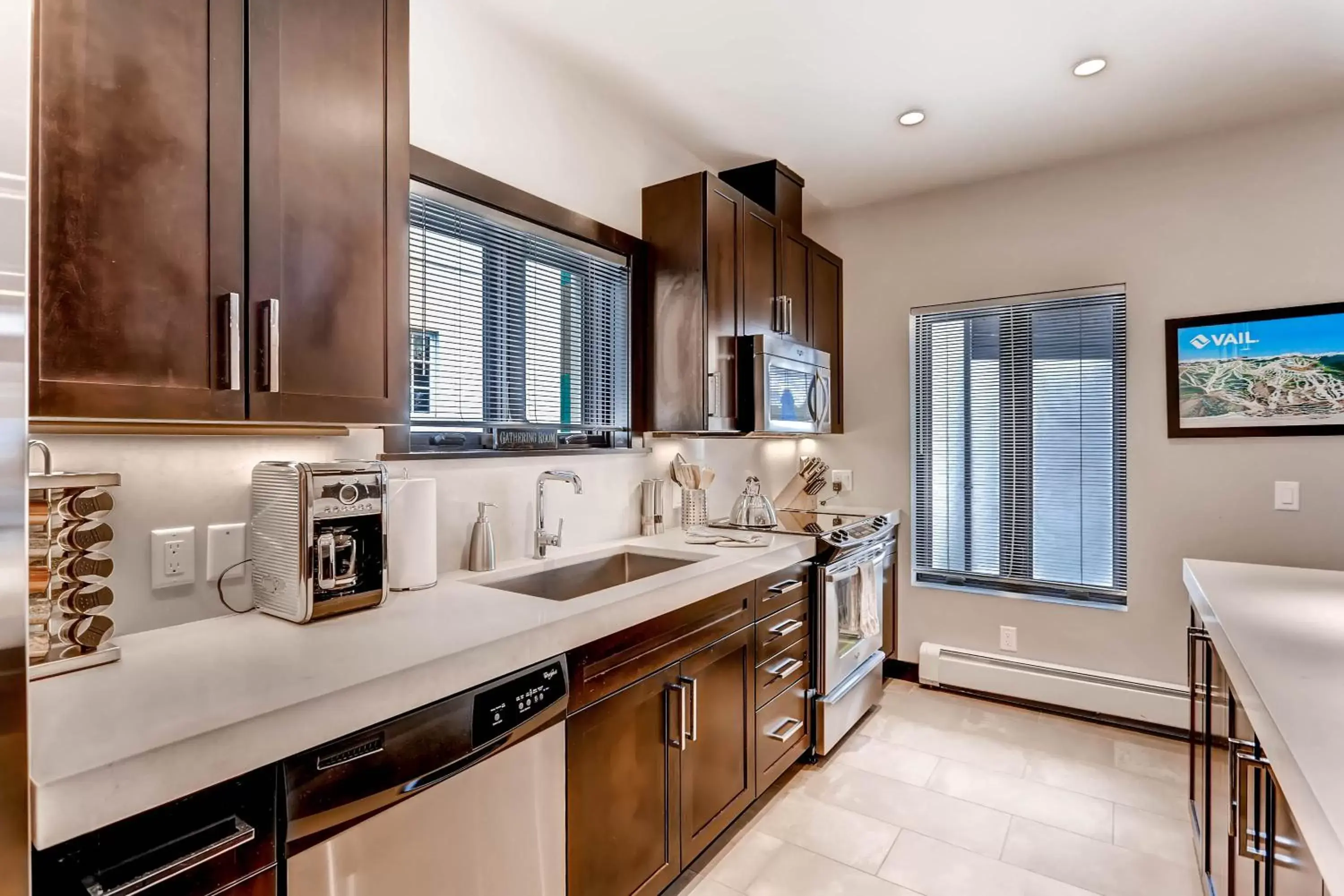 Kitchen or kitchenette, Kitchen/Kitchenette in Lion Square Lodge