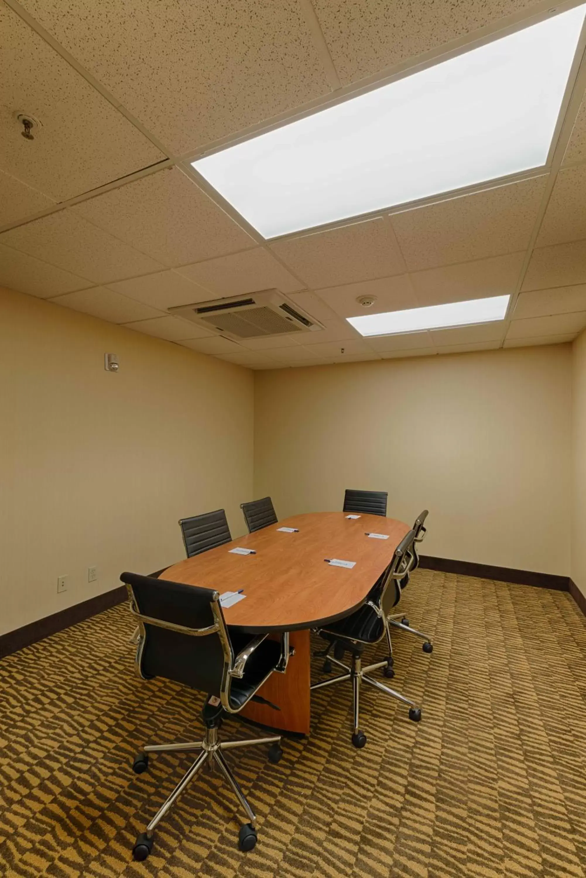 Meeting/conference room in Best Western Plus Delta Inn & Suites