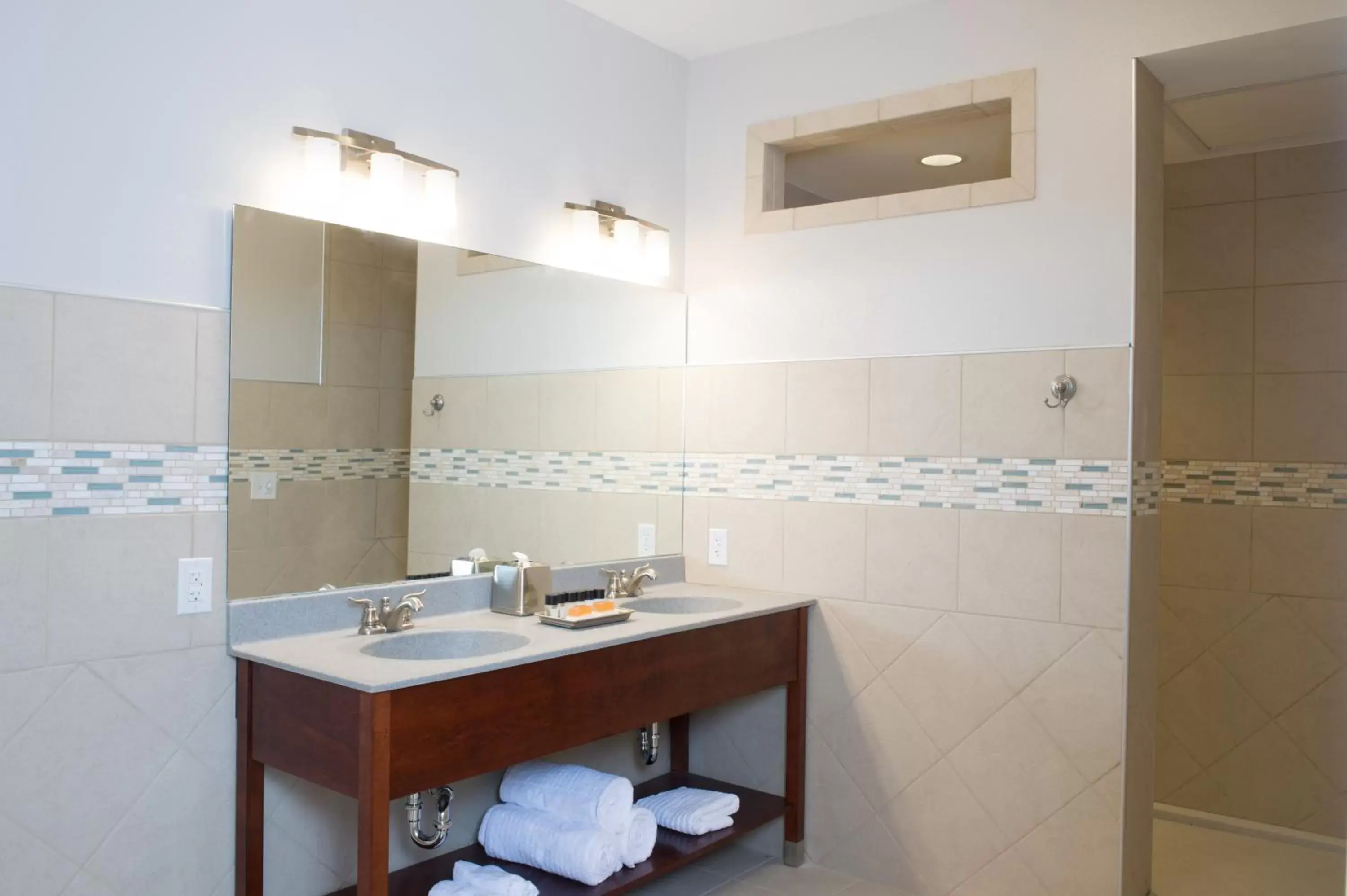 Bathroom in Bluemont Hotel