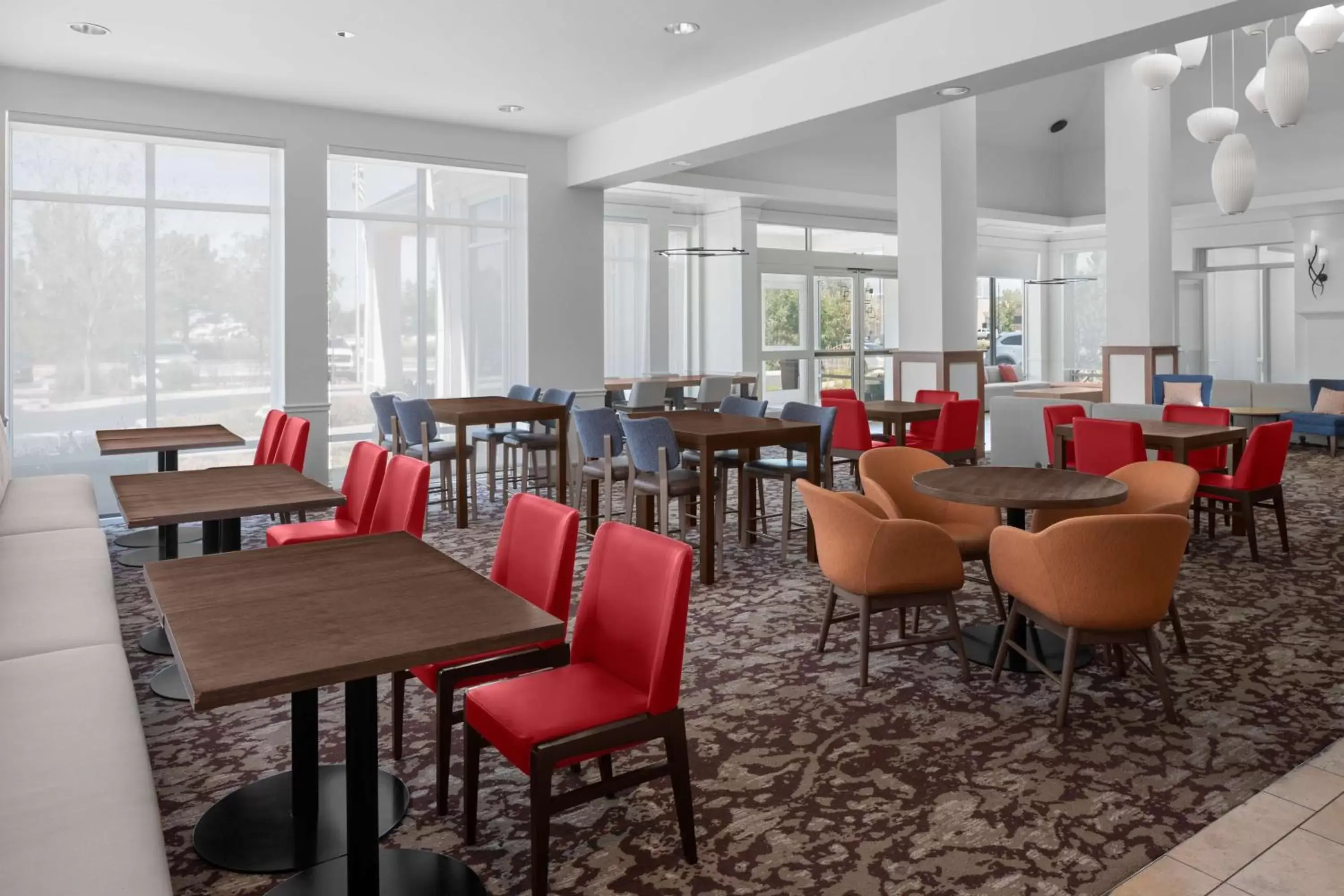 Dining area, Lounge/Bar in Hilton Garden Inn - Salt Lake City Airport