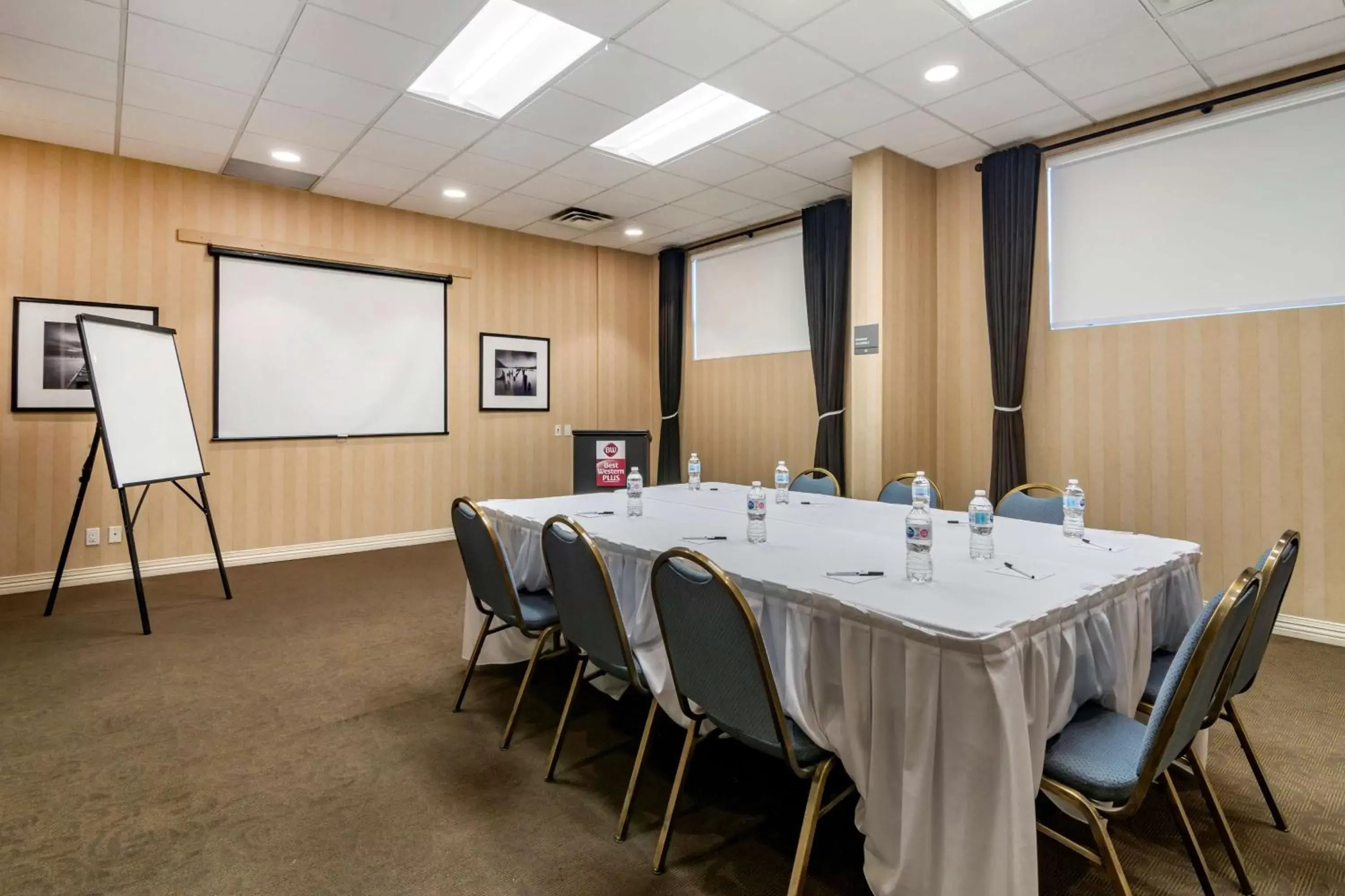 Meeting/conference room in Best Western Plus Vancouver Airport Hotel