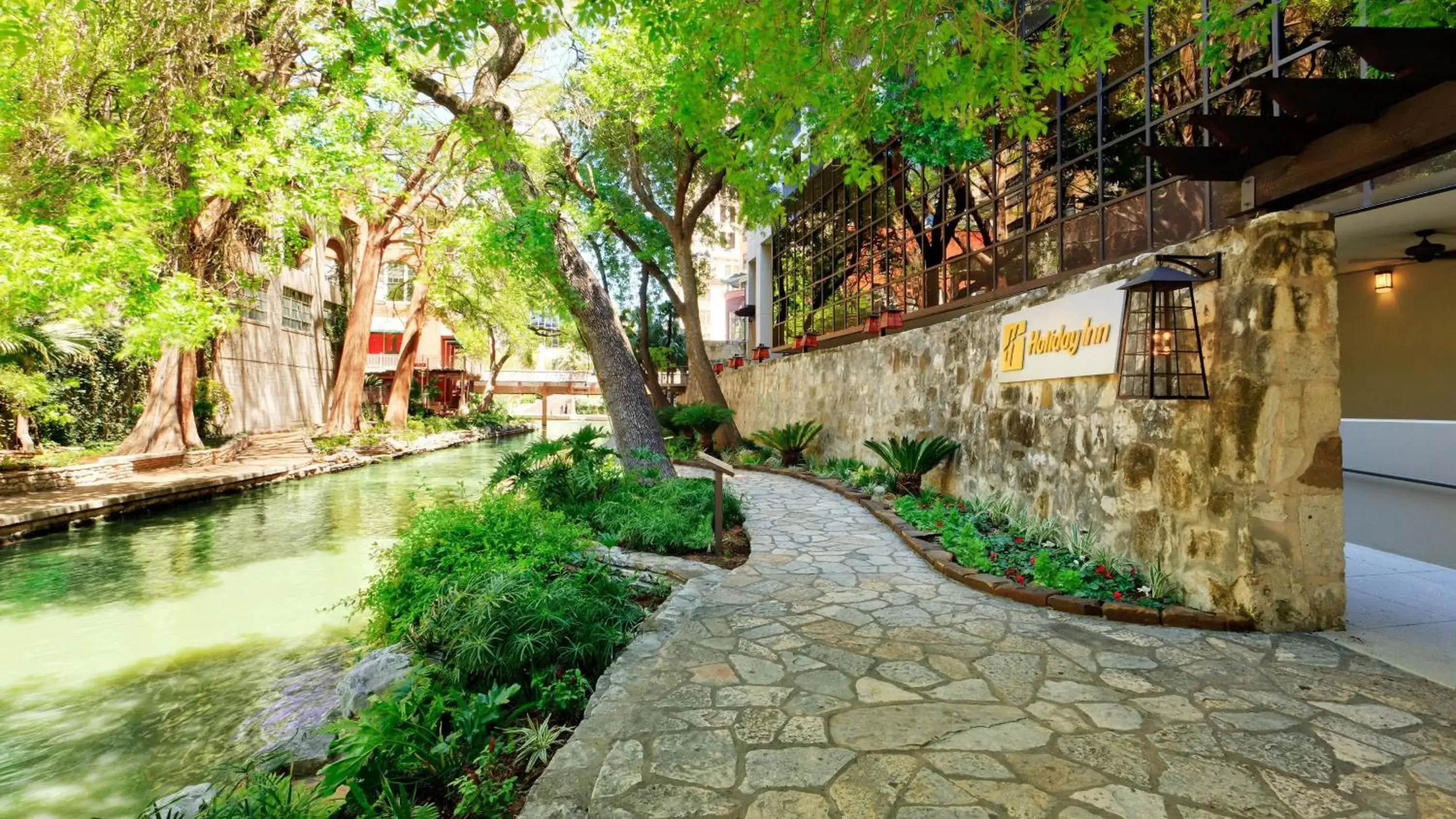 Property Building in Holiday Inn San Antonio-Riverwalk, an IHG Hotel