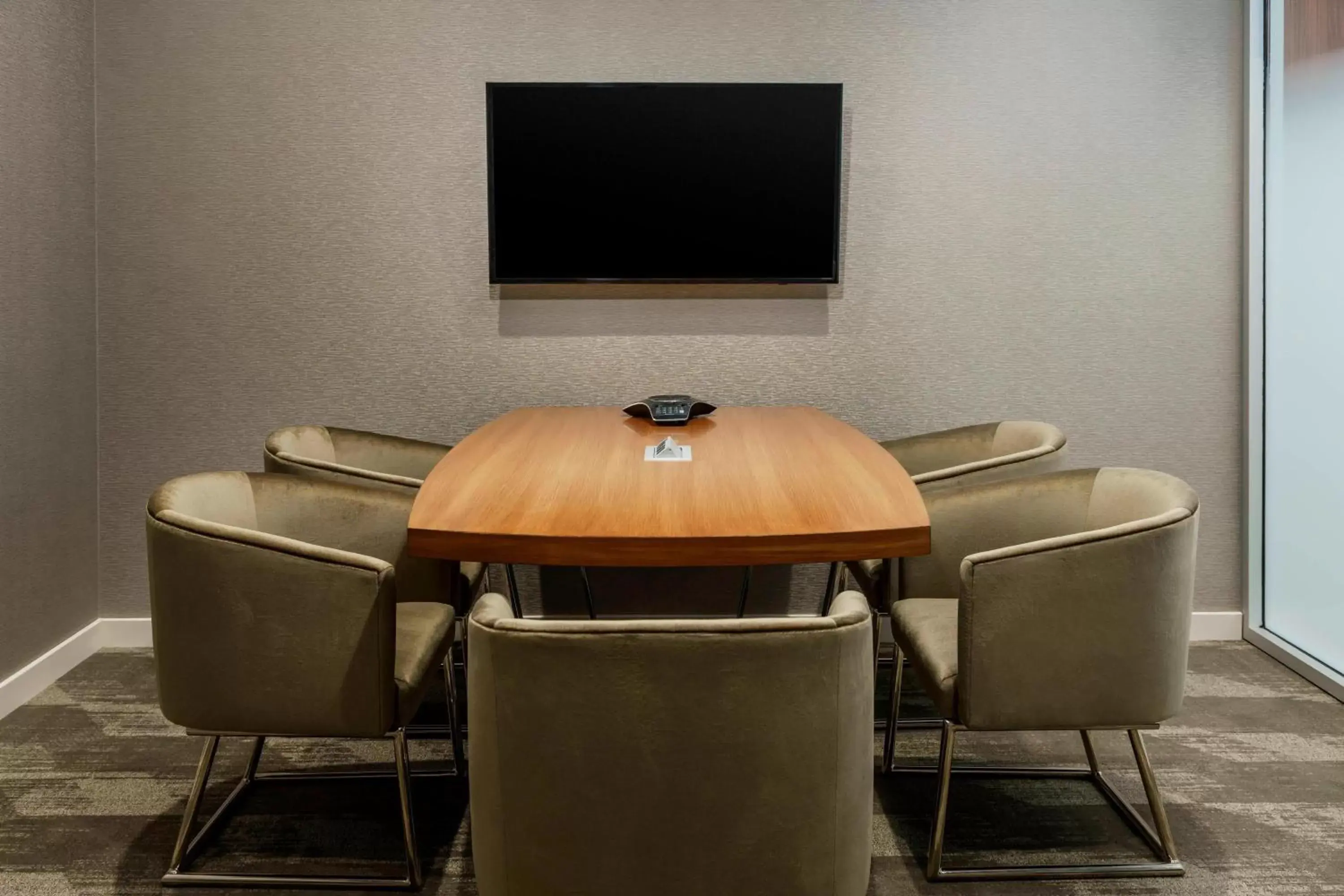 Meeting/conference room, TV/Entertainment Center in AC Hotel by Marriott San Francisco Airport/Oyster Point Waterfront