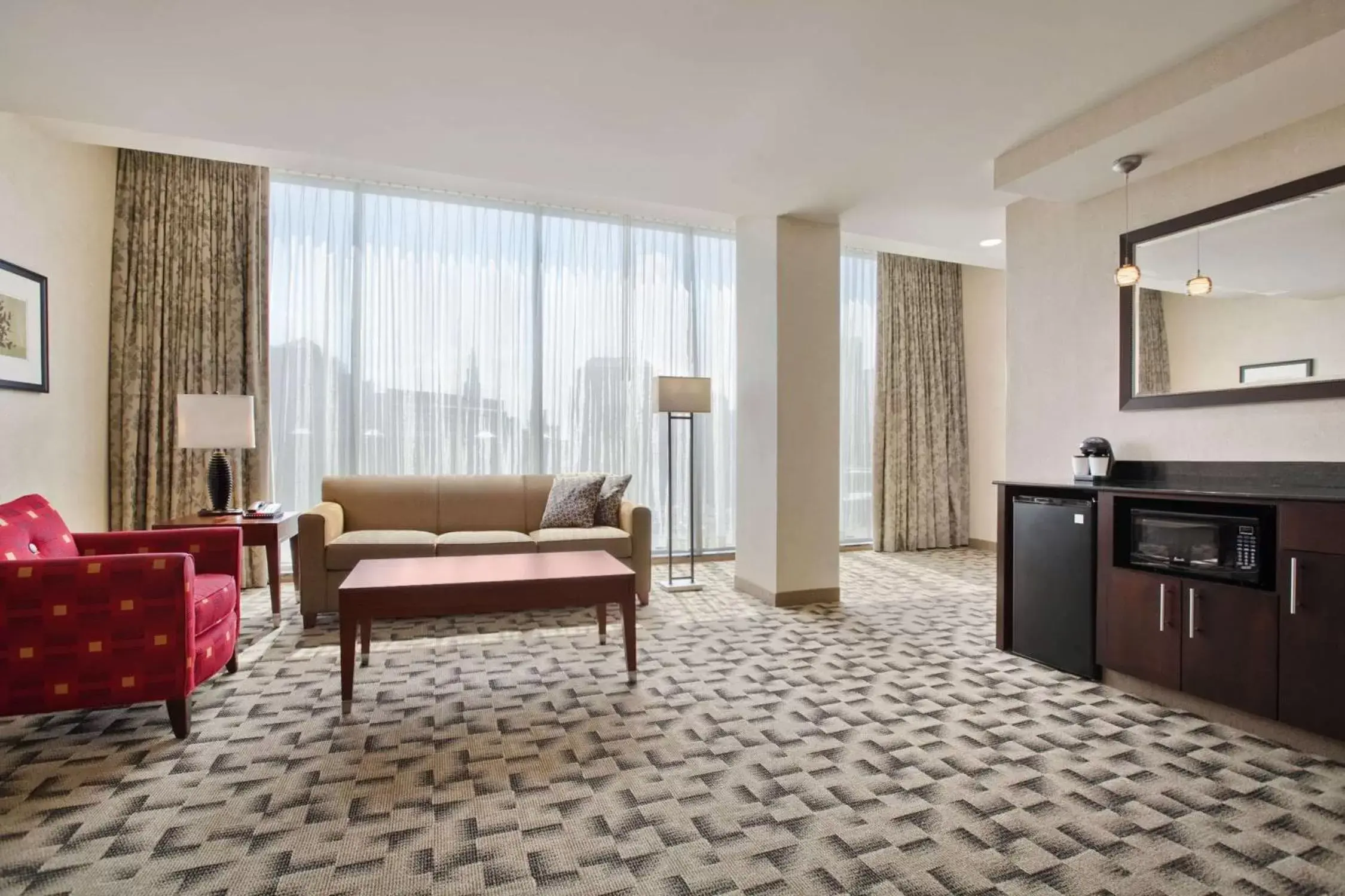 Living room in Embassy Suites Buffalo Living room in Embassy Suites Buffalo