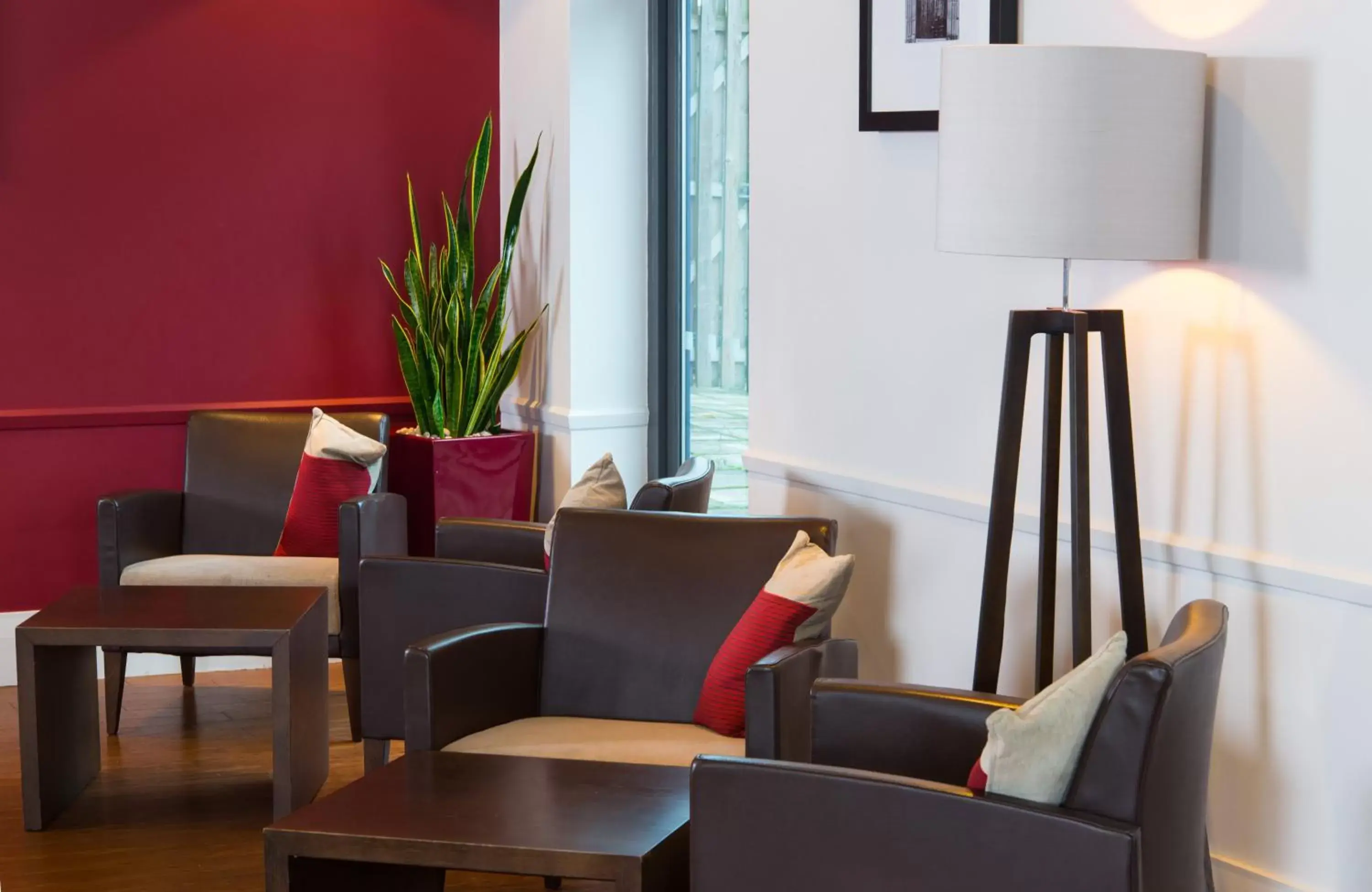 Lobby or reception in Holiday Inn Express Droitwich Spa, an IHG Hotel