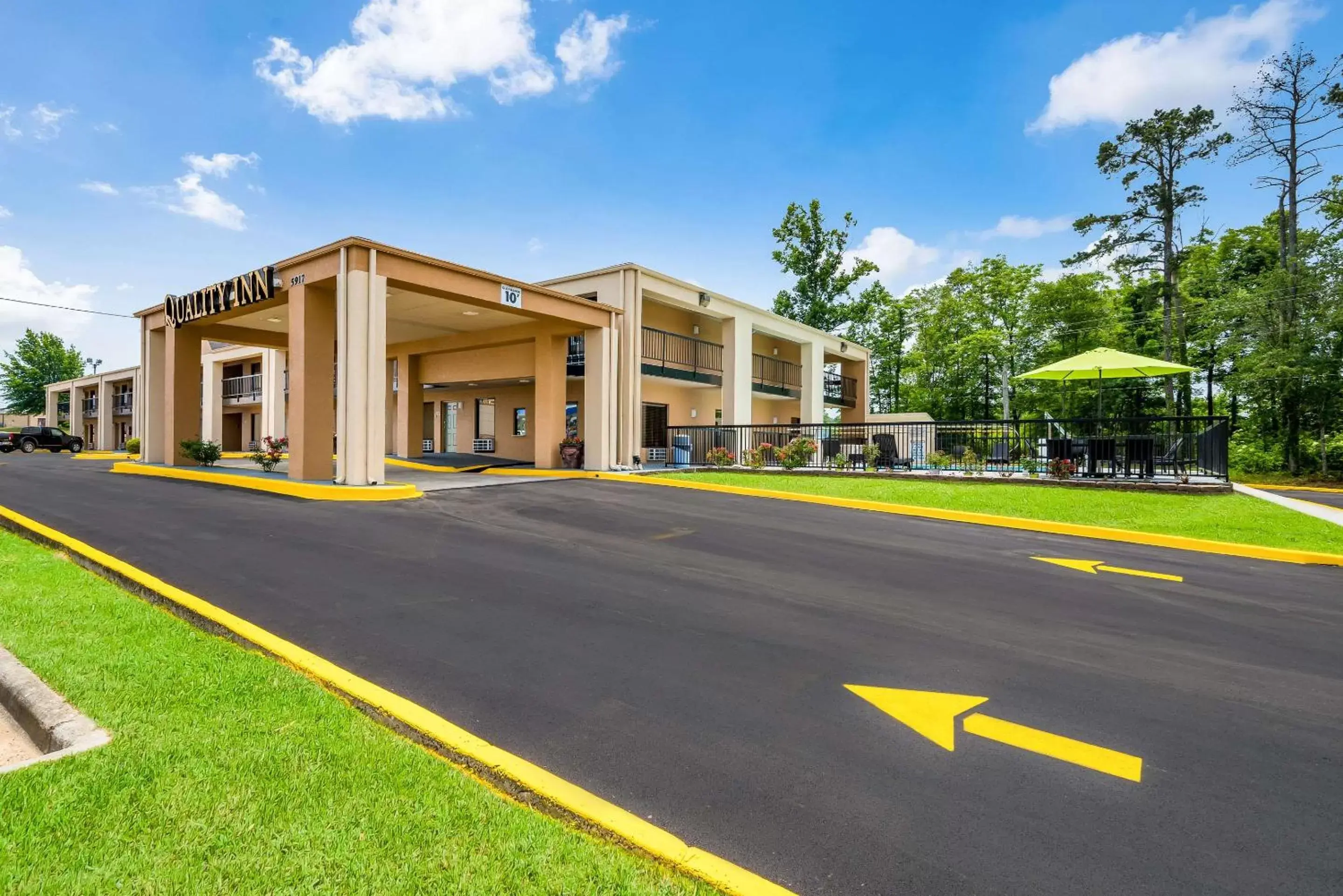 Property building in Quality Inn Cullman I-65 Exit 310 Property building in Quality Inn Cullman I-65 Exit 310