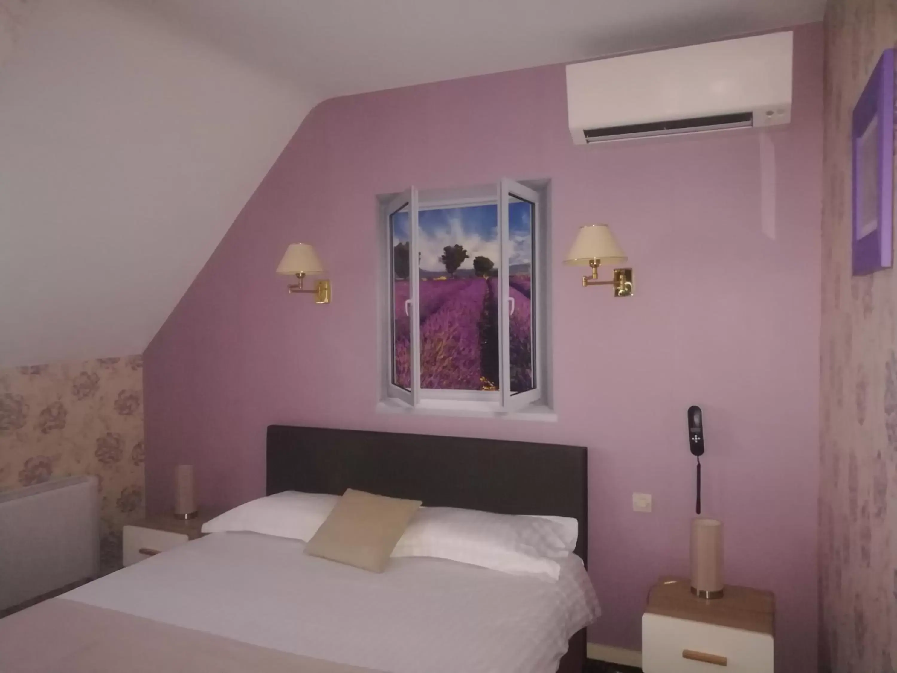 Property building, Bed in Contact Hôtel du Relais Thouars