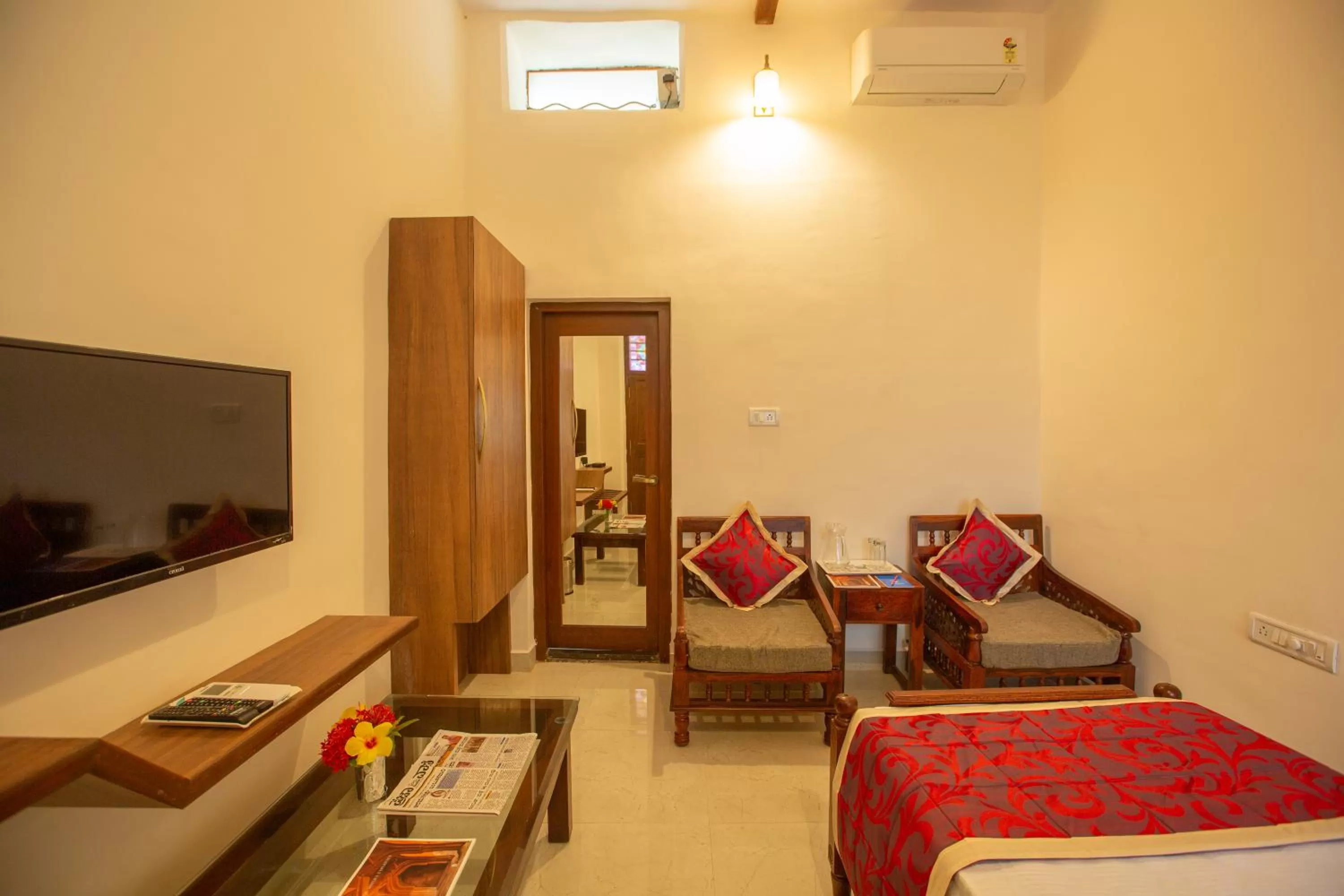 Bed in KSTDC Hotel Mayura Adilshahi Bijapur