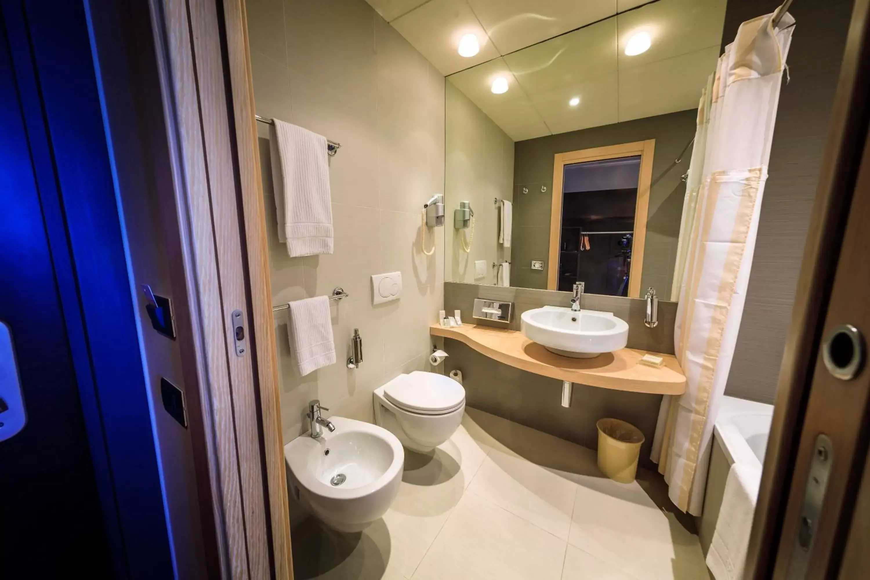 Toilet, Bathroom in UNAHOTELS MH Matera