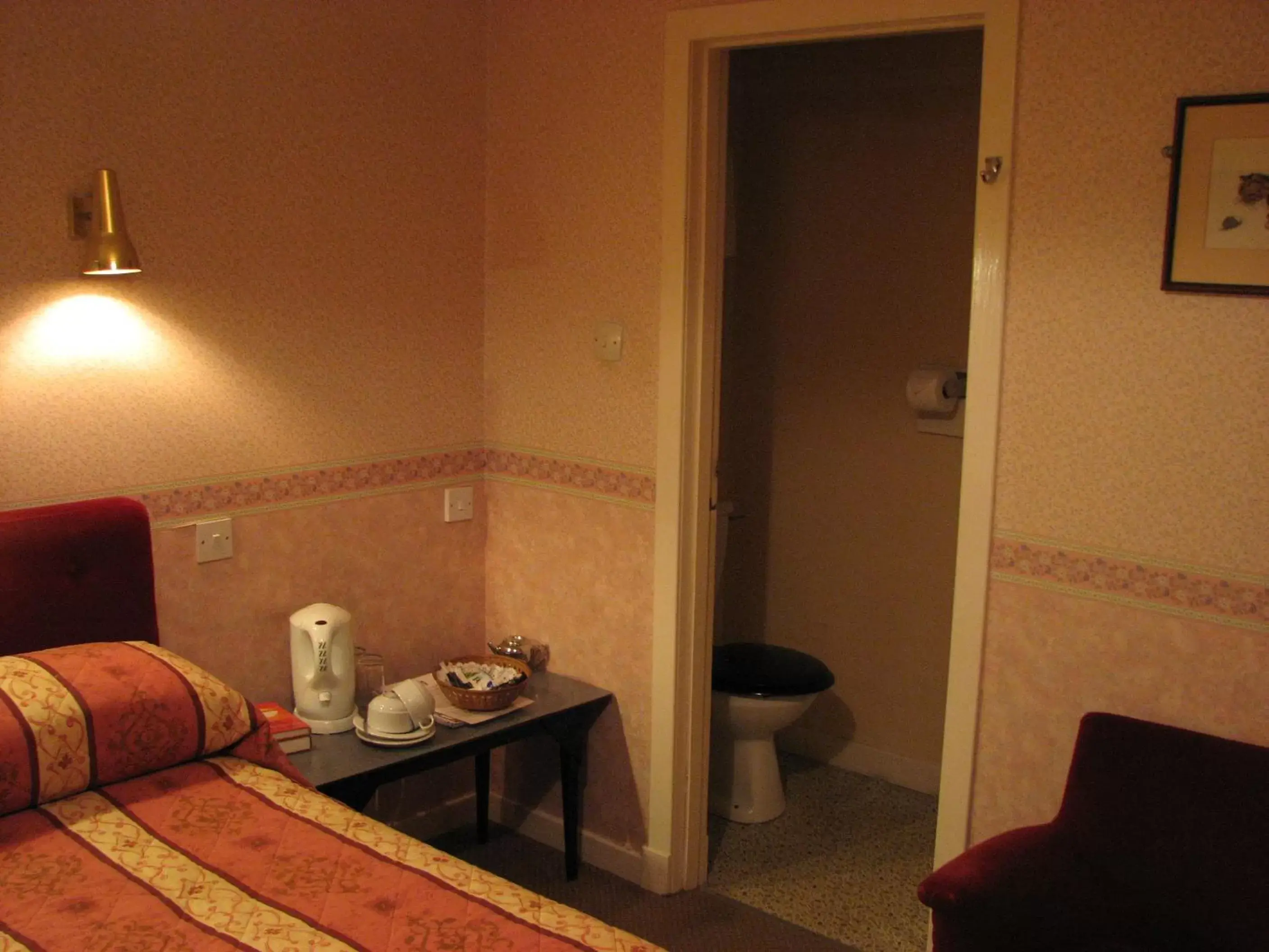 Bed, Bathroom in Lancaster Hotel