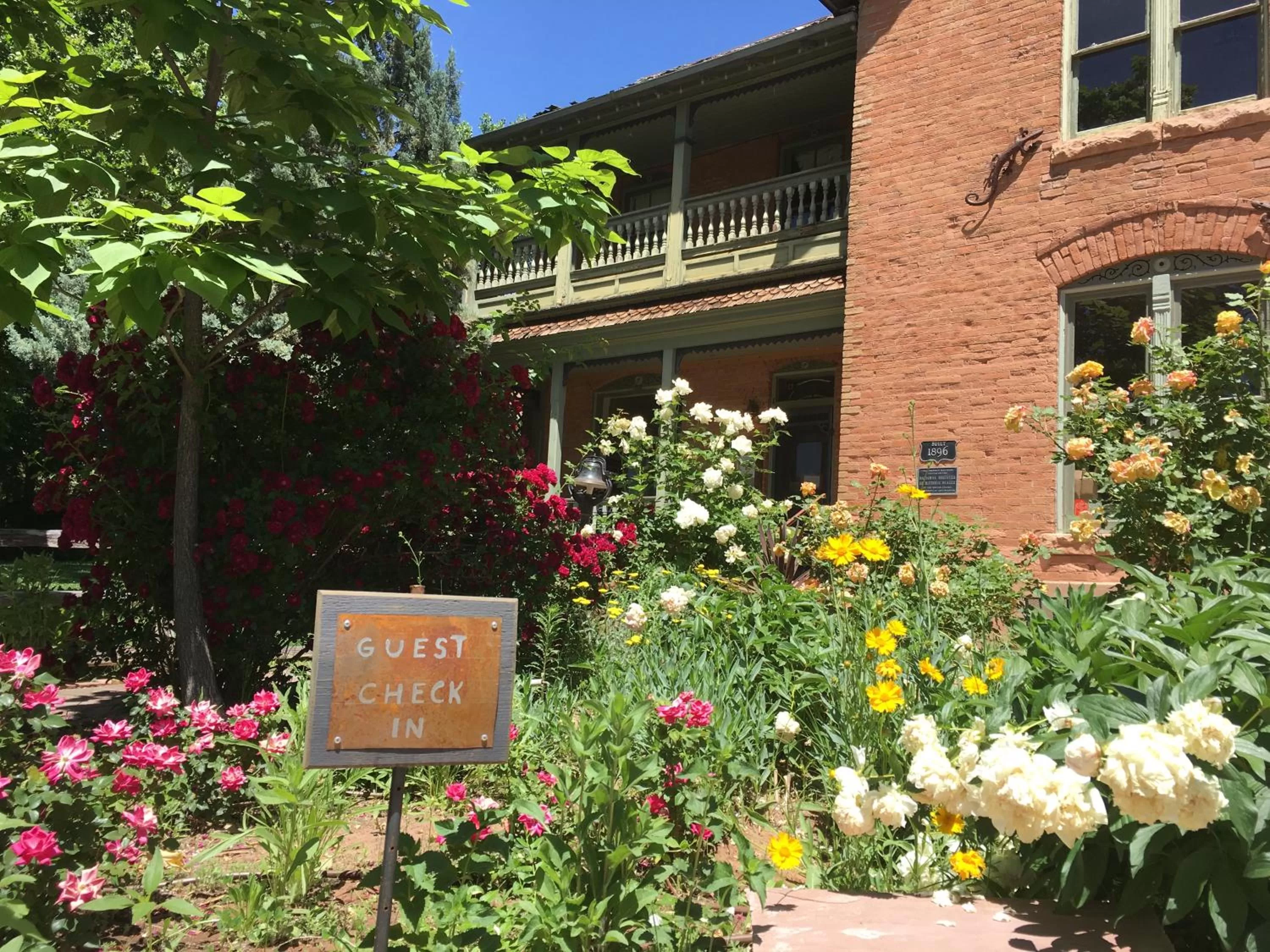 Property Building in Moab Springs Ranch