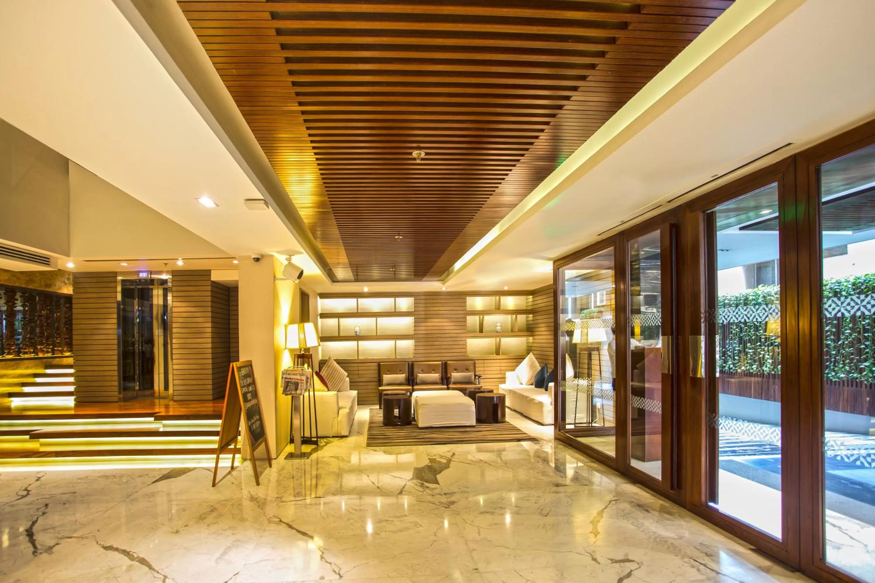 Lobby or reception, Bed in Crowne Plaza Dhaka Gulshan by IHG