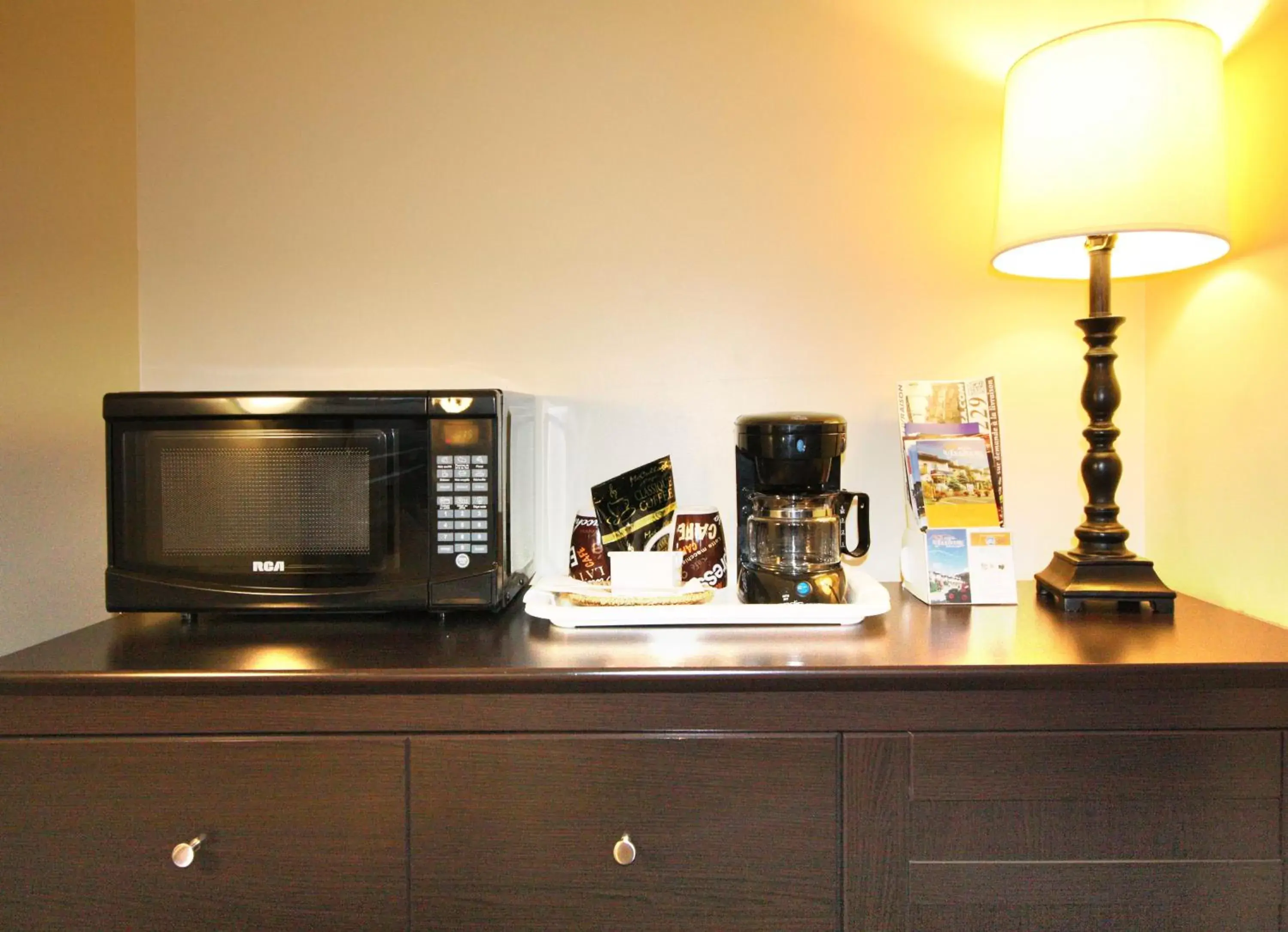 Coffee/tea facilities in Motel Le JoliBourg