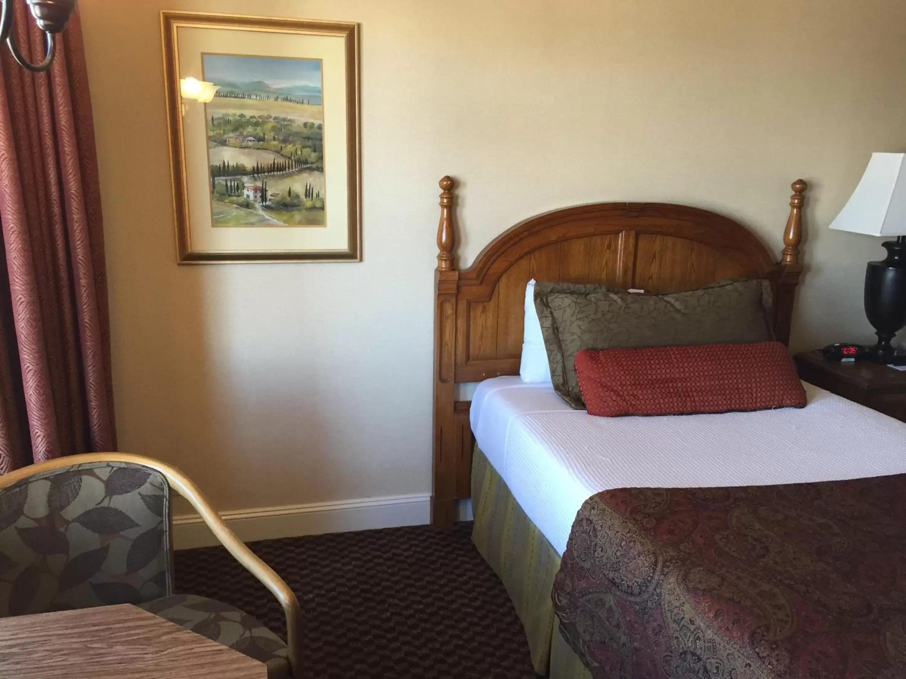 Bed, Room Photo in Coventry Motor Inn