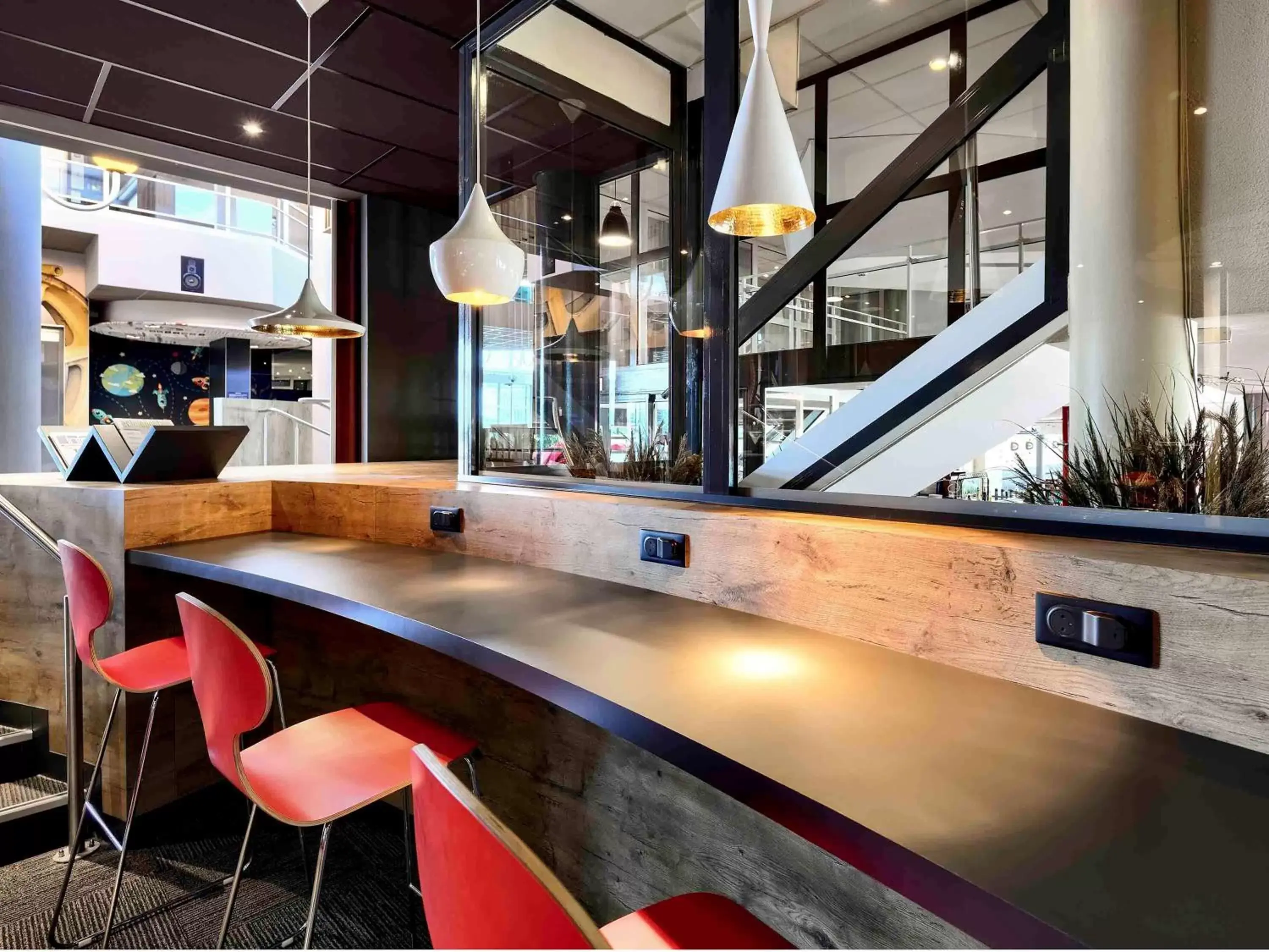 Restaurant/places to eat, Lounge/Bar in ibis Site du Futuroscope