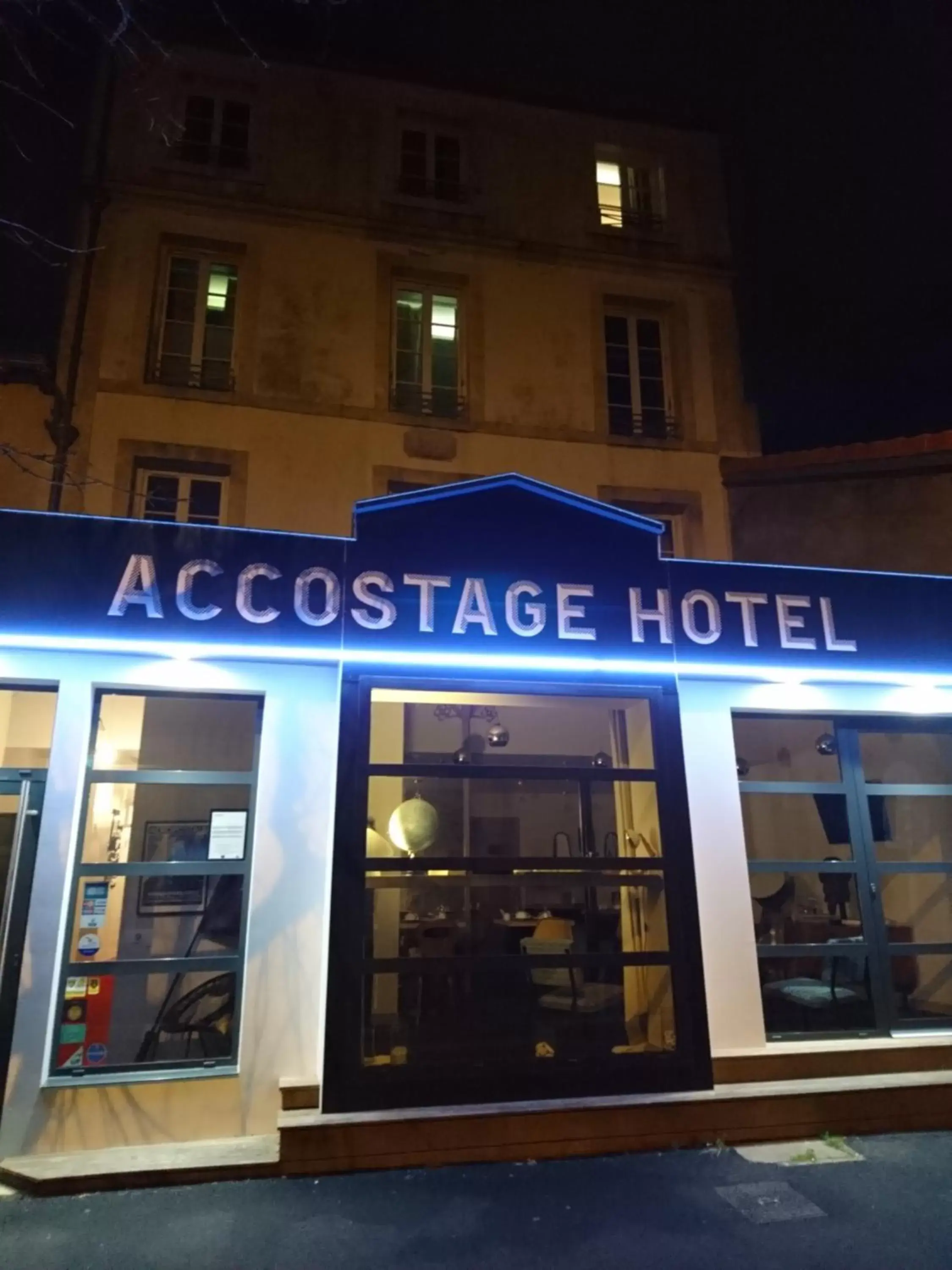 Facade/entrance, Property Building in Accostage Hôtel Plage de la Concurrence