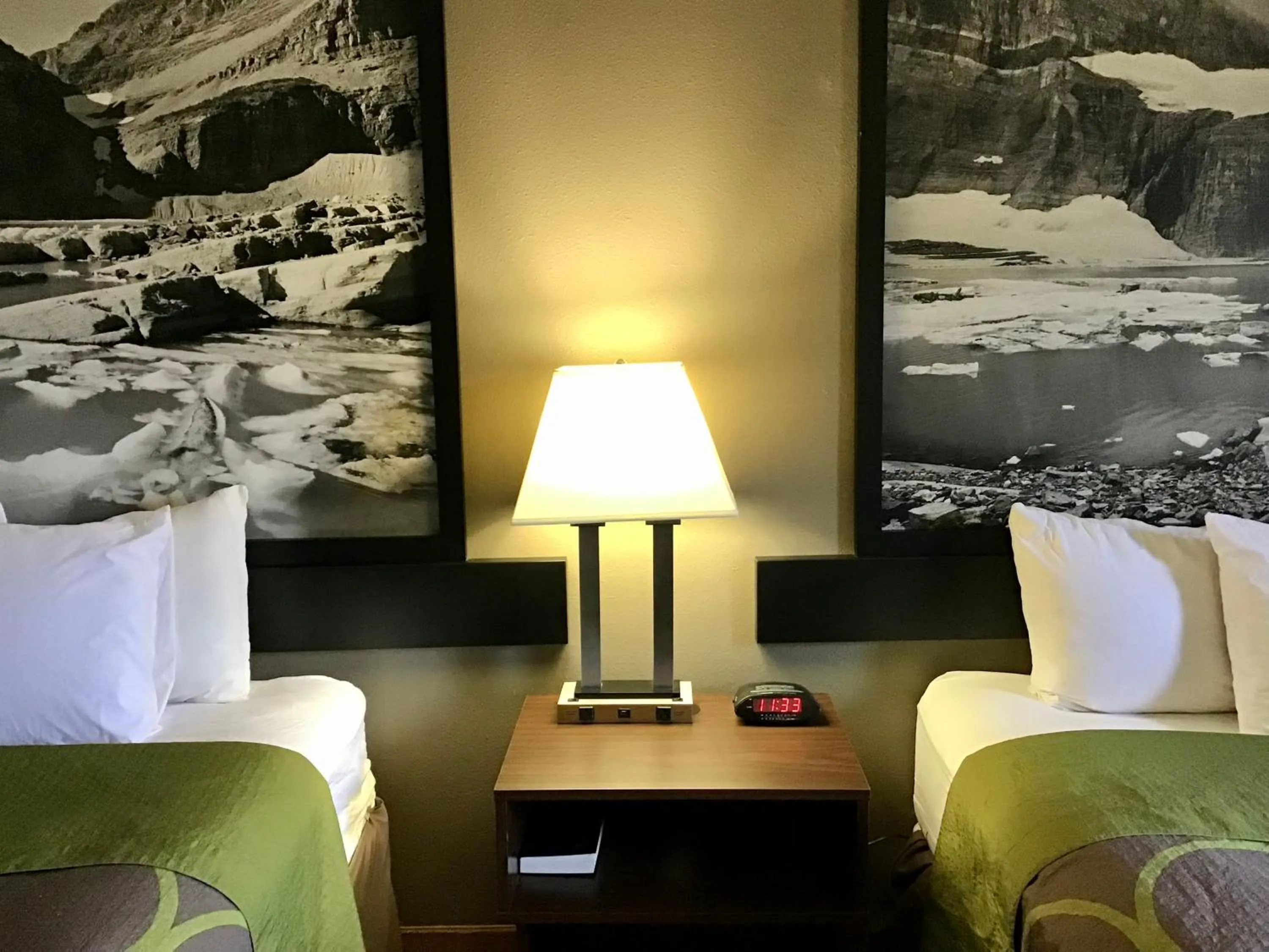 Bedroom, Bed in Super 8 by Wyndham Helena