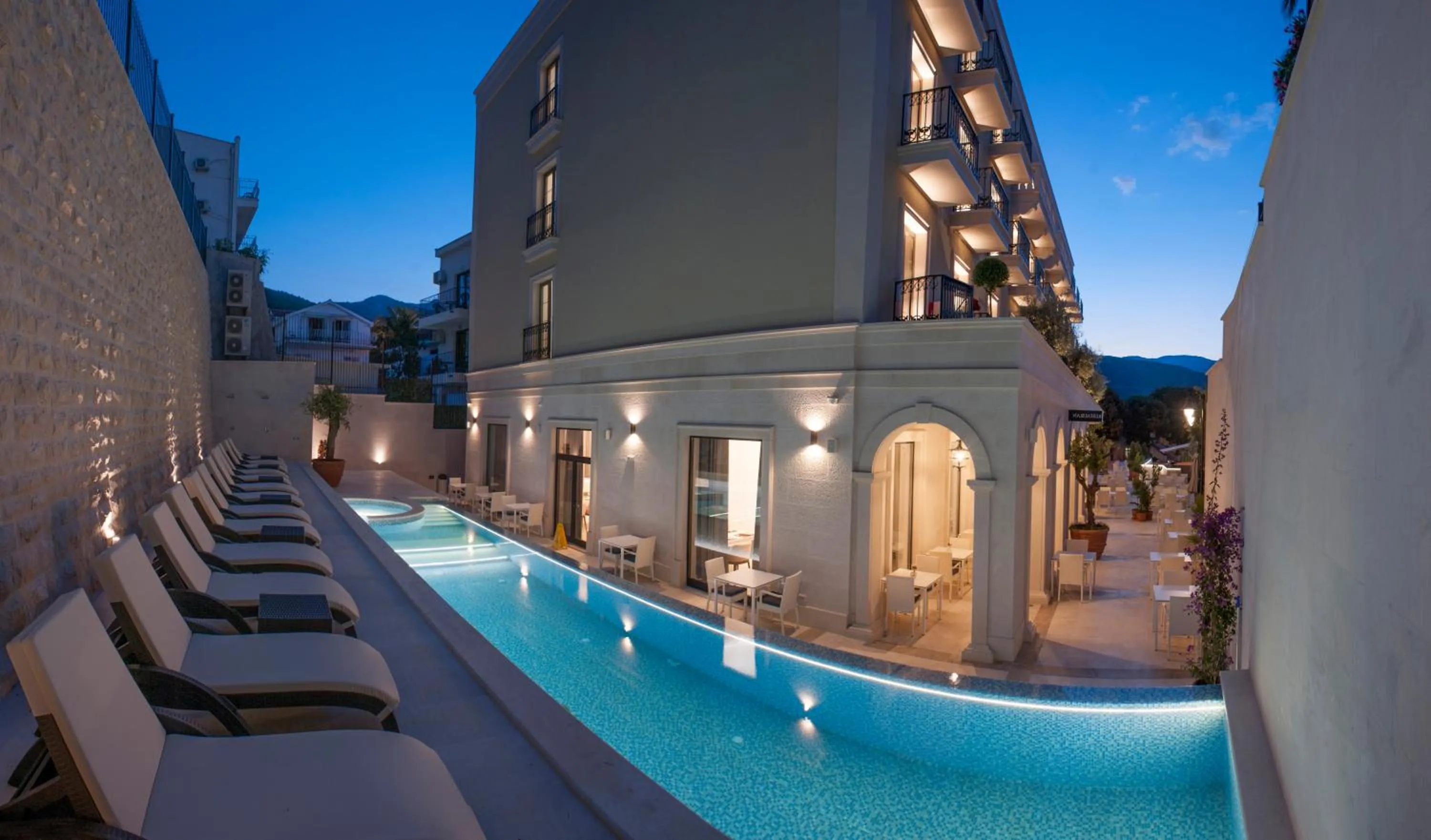 Restaurant/places to eat in Hotel Moskva