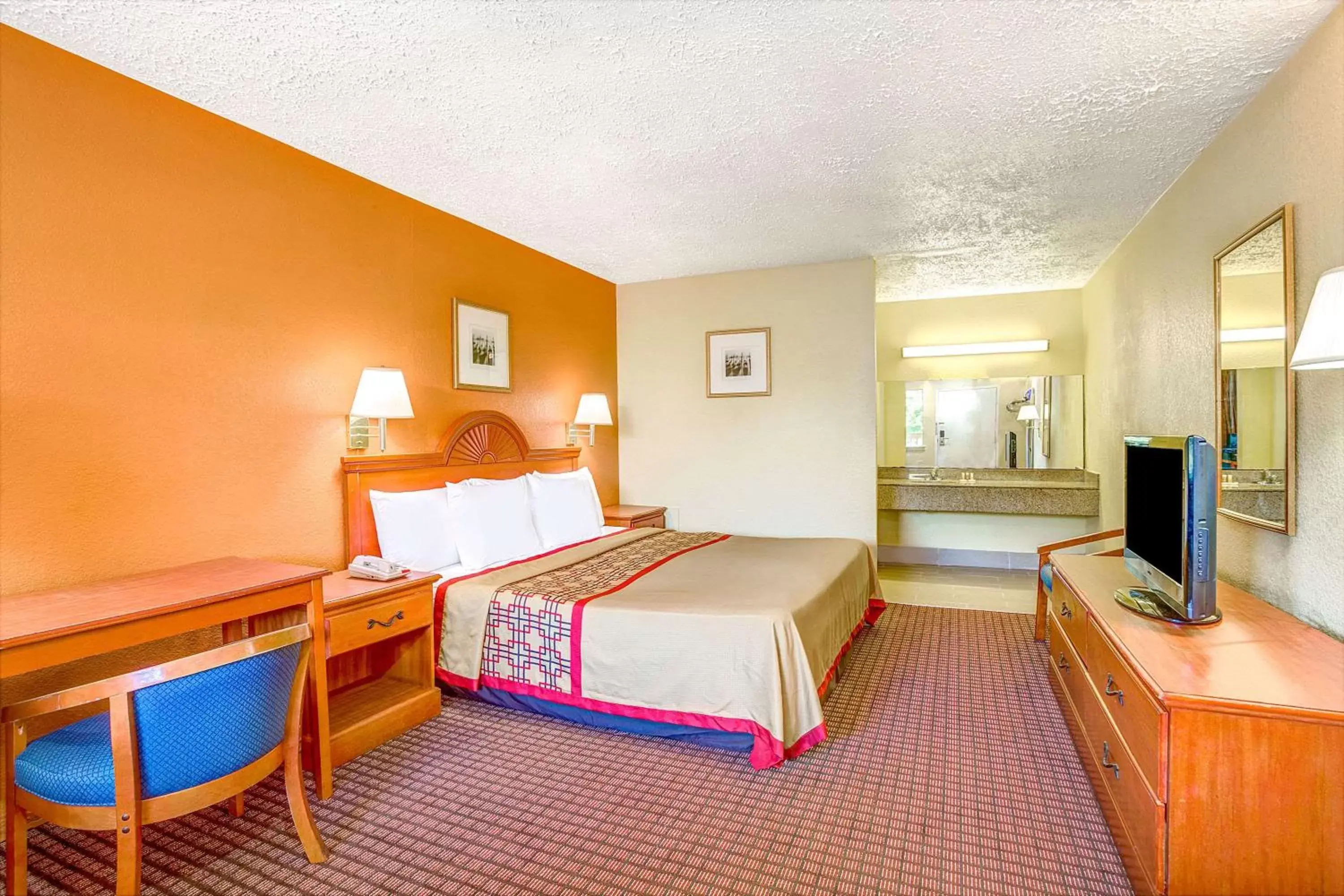 Photo of the whole room in Days Inn by Wyndham Chesapeake