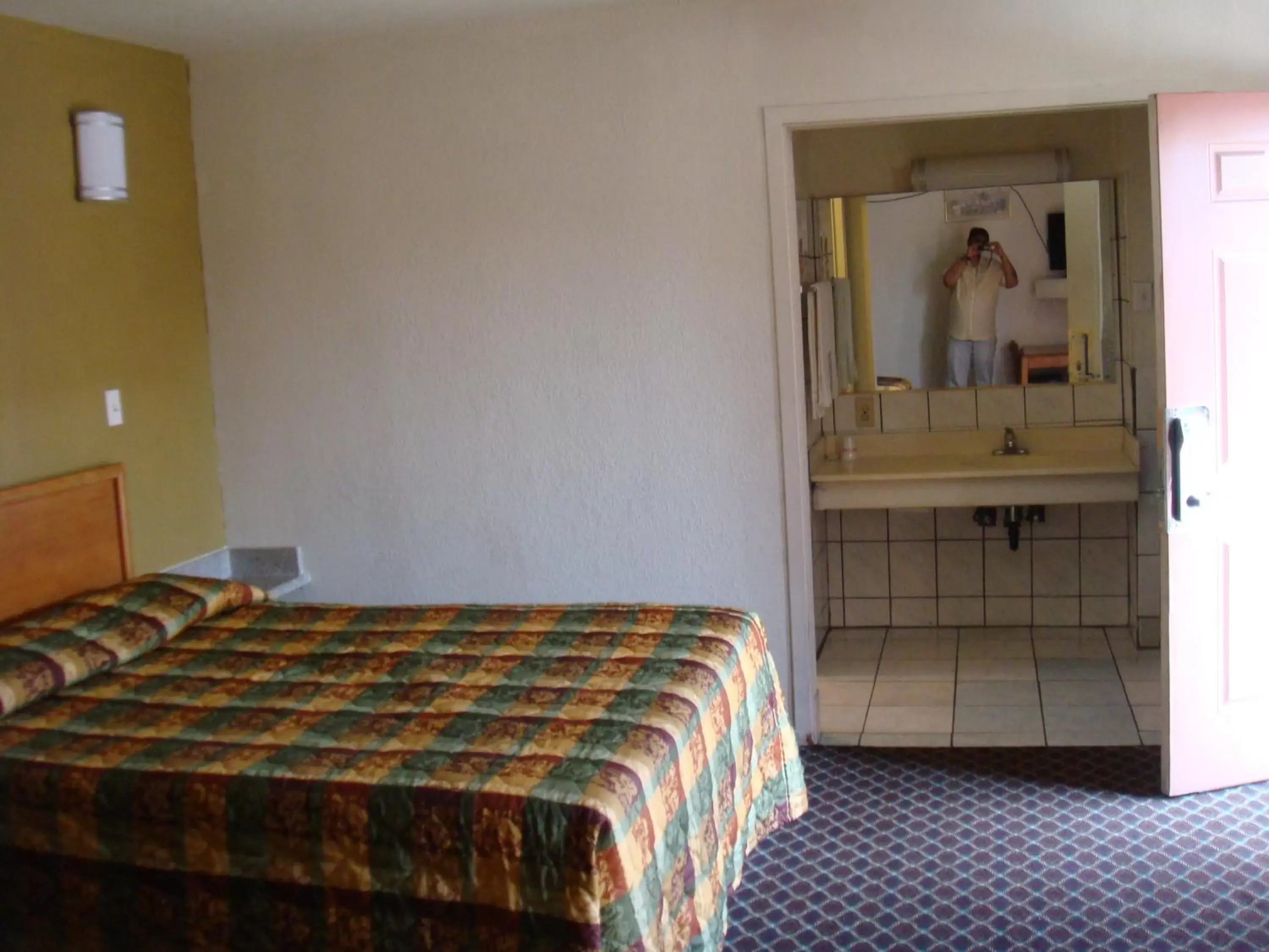 Photo of the whole room, Bed in American Inn