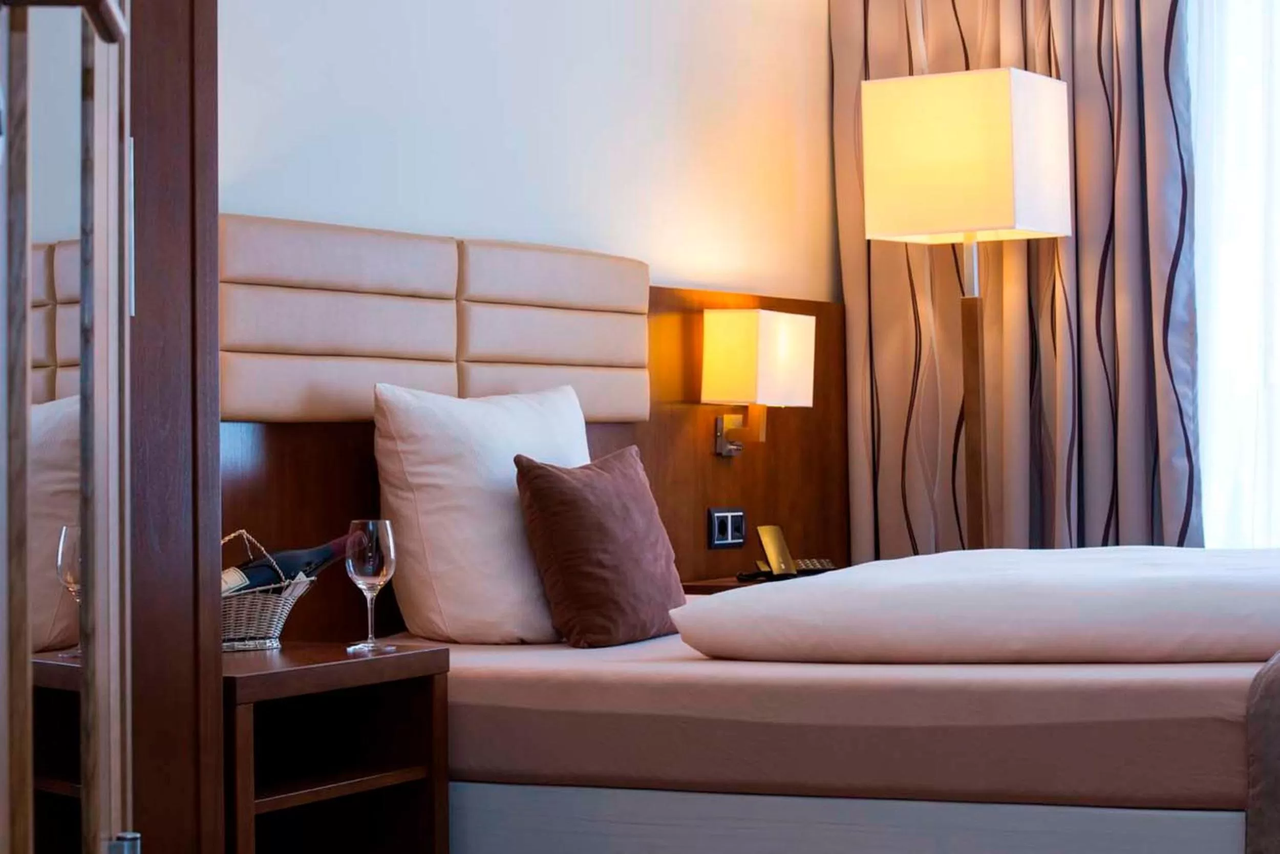 Bed in Hotel Simon's Plaza