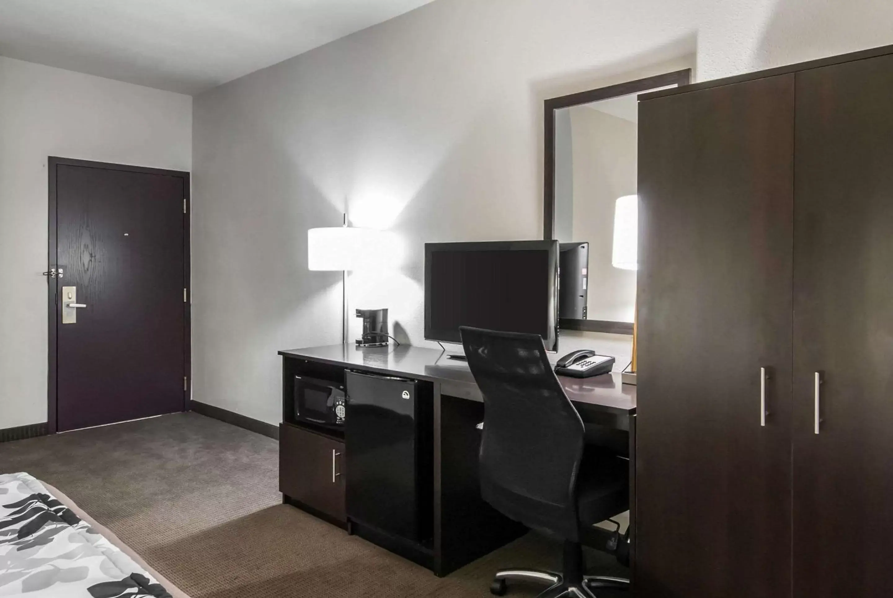 Photo of the whole room, TV/Entertainment Center in Sleep Inn Saint Charles