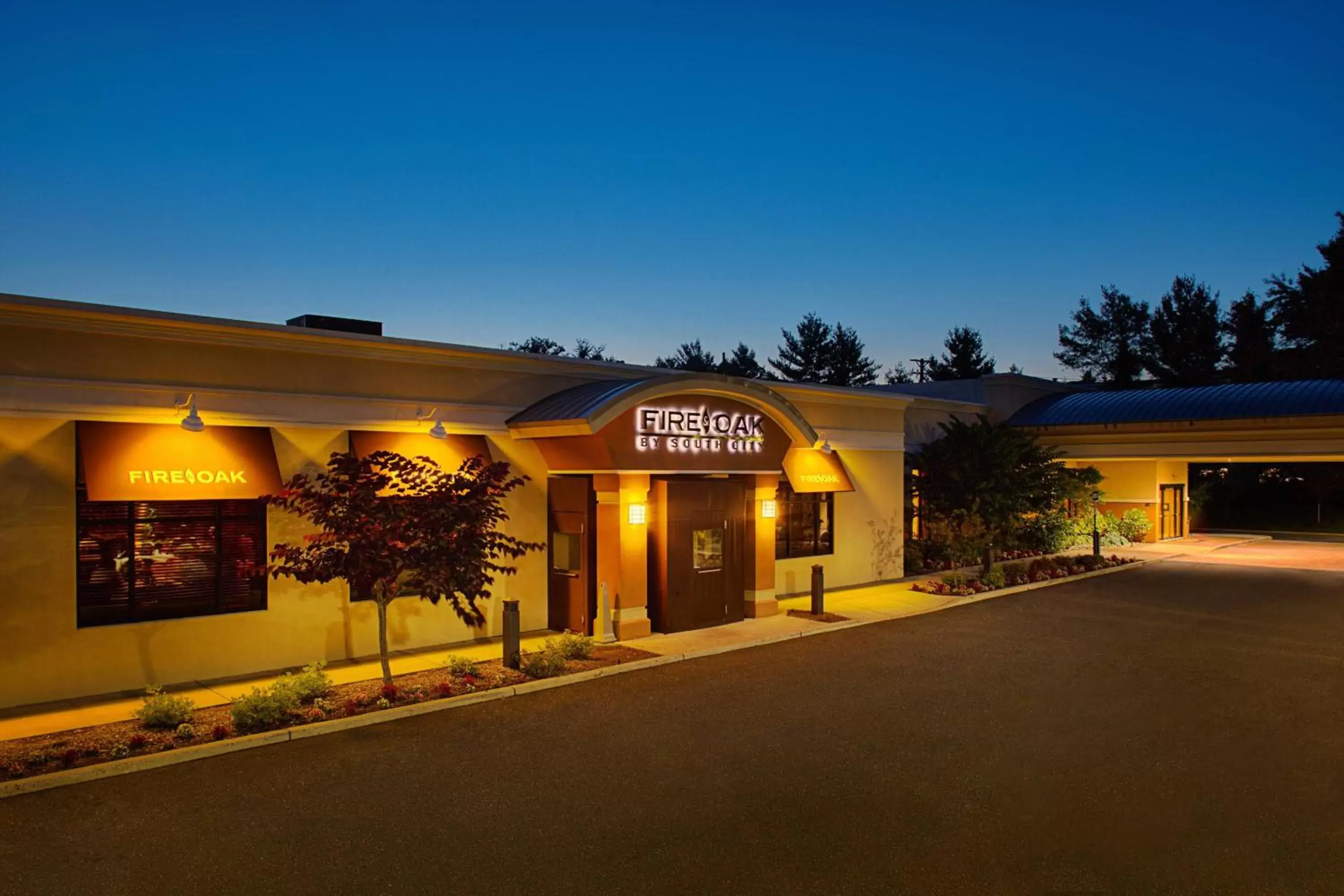 Restaurant/places to eat, Property Building in Courtyard Montvale