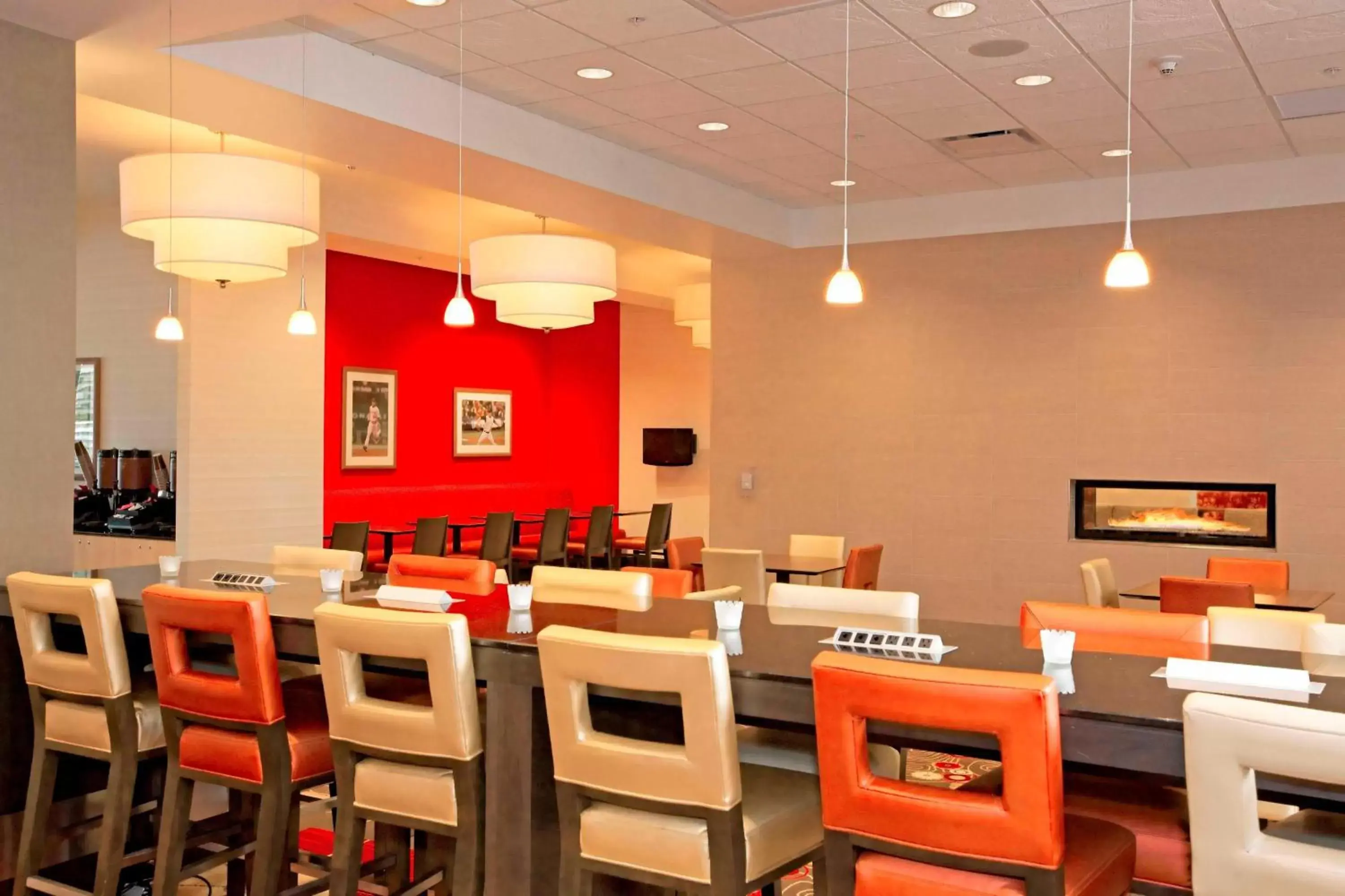 Photo of the whole room, Restaurant/Places to Eat in Residence Inn Pittsburgh North Shore