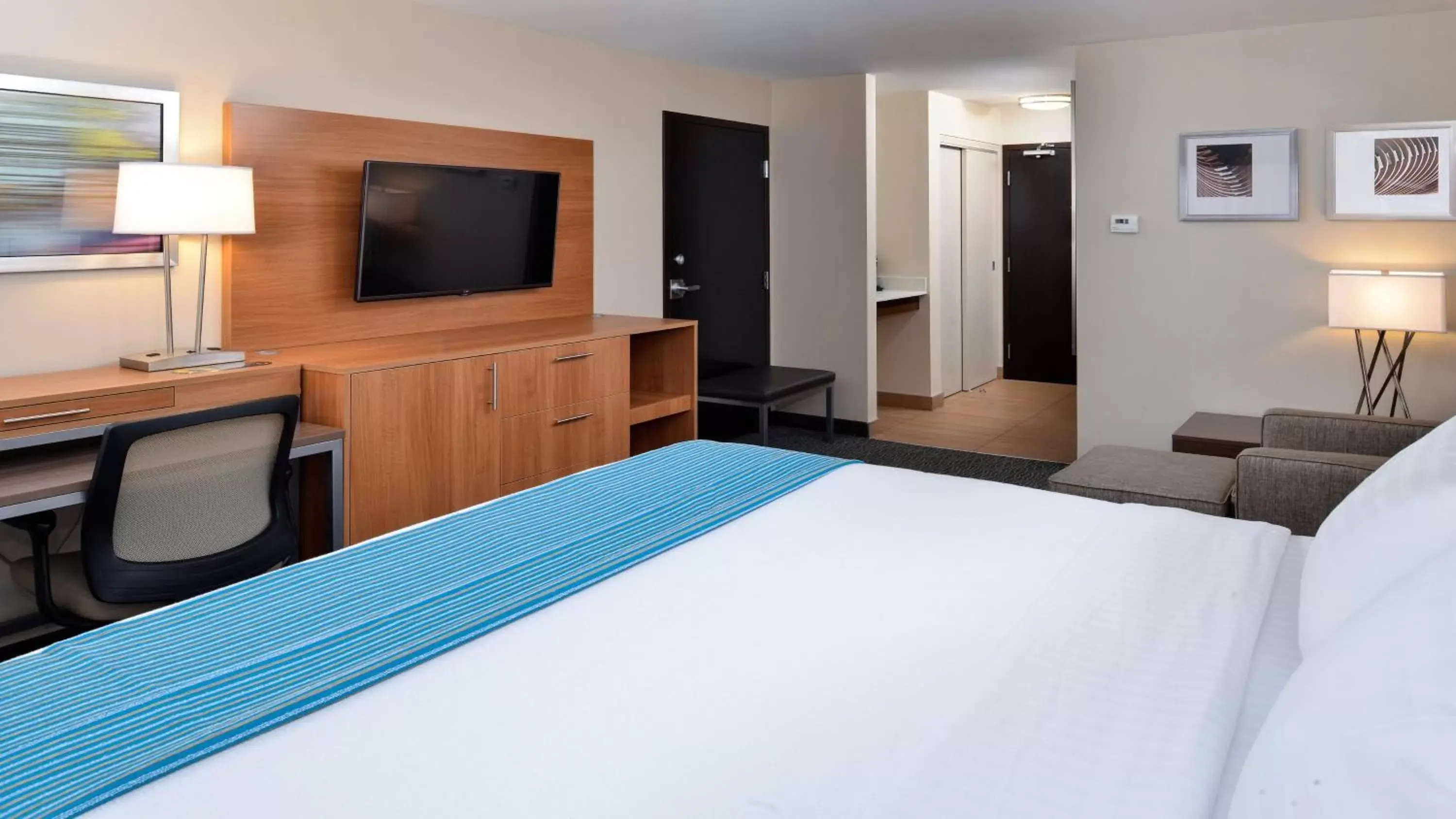 Photo of the whole room, Bed in Holiday Inn Hotel & Suites Edmonton Airport Conference Centre, an IHG Hotel