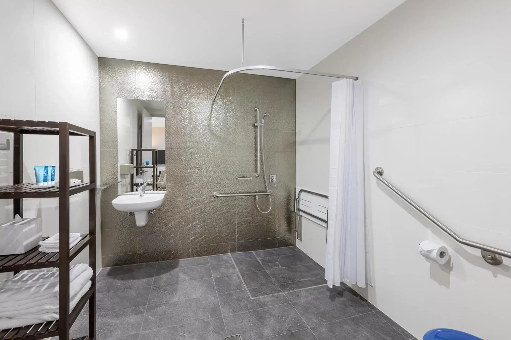 Shower, Bathroom in Meriton Suites Church Street, Parramatta