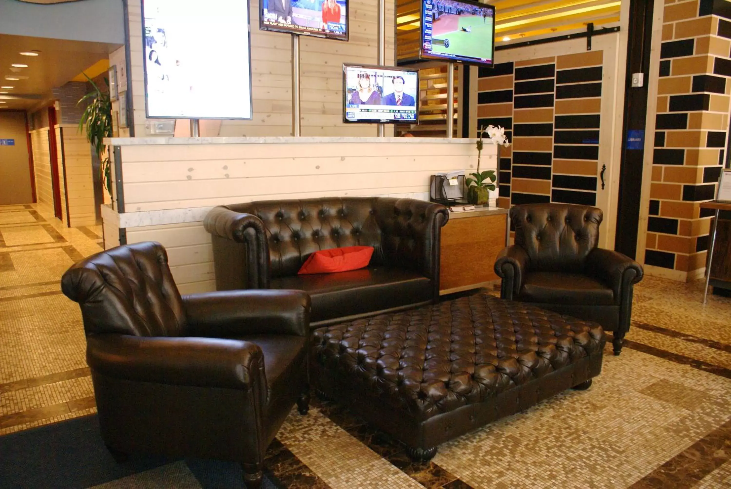 Lounge or bar, Seating Area in TRYP by Wyndham New York City Times Square - Midtown