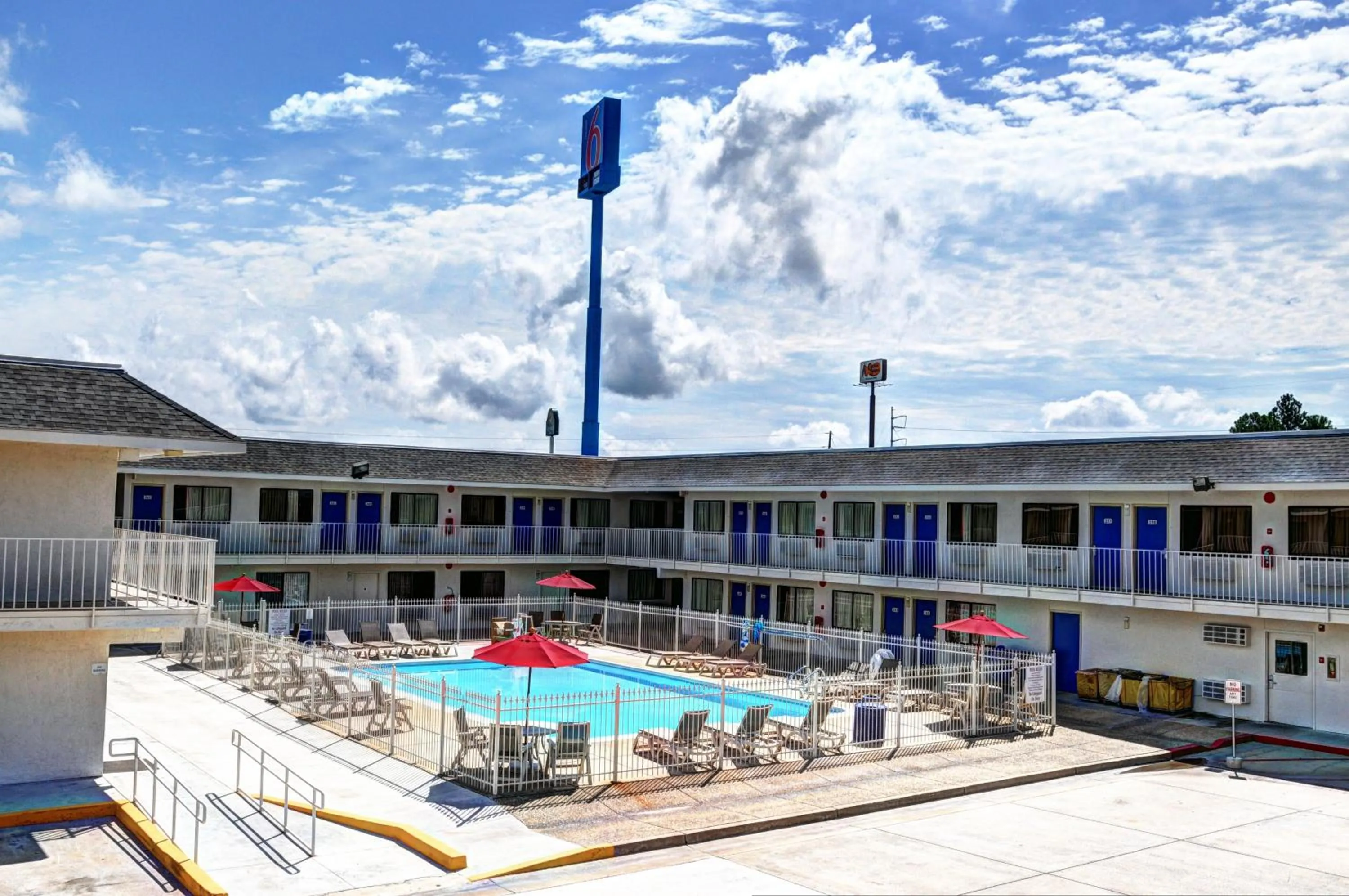 Swimming pool in Motel 6-Slidell, LA - New Orleans