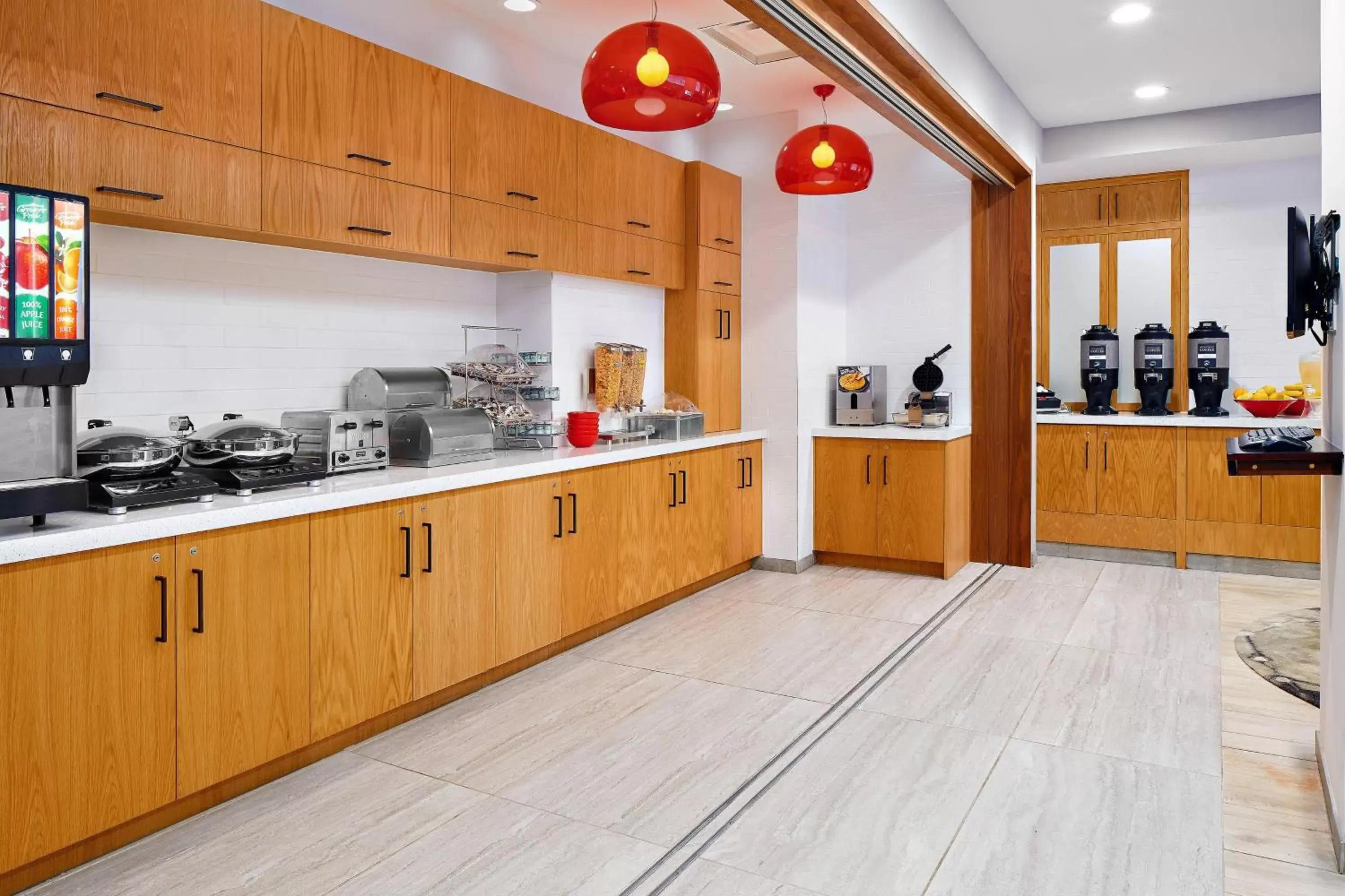 Breakfast, Kitchen/Kitchenette in TownePlace Suites by Marriott New York Manhattan/Times Square
