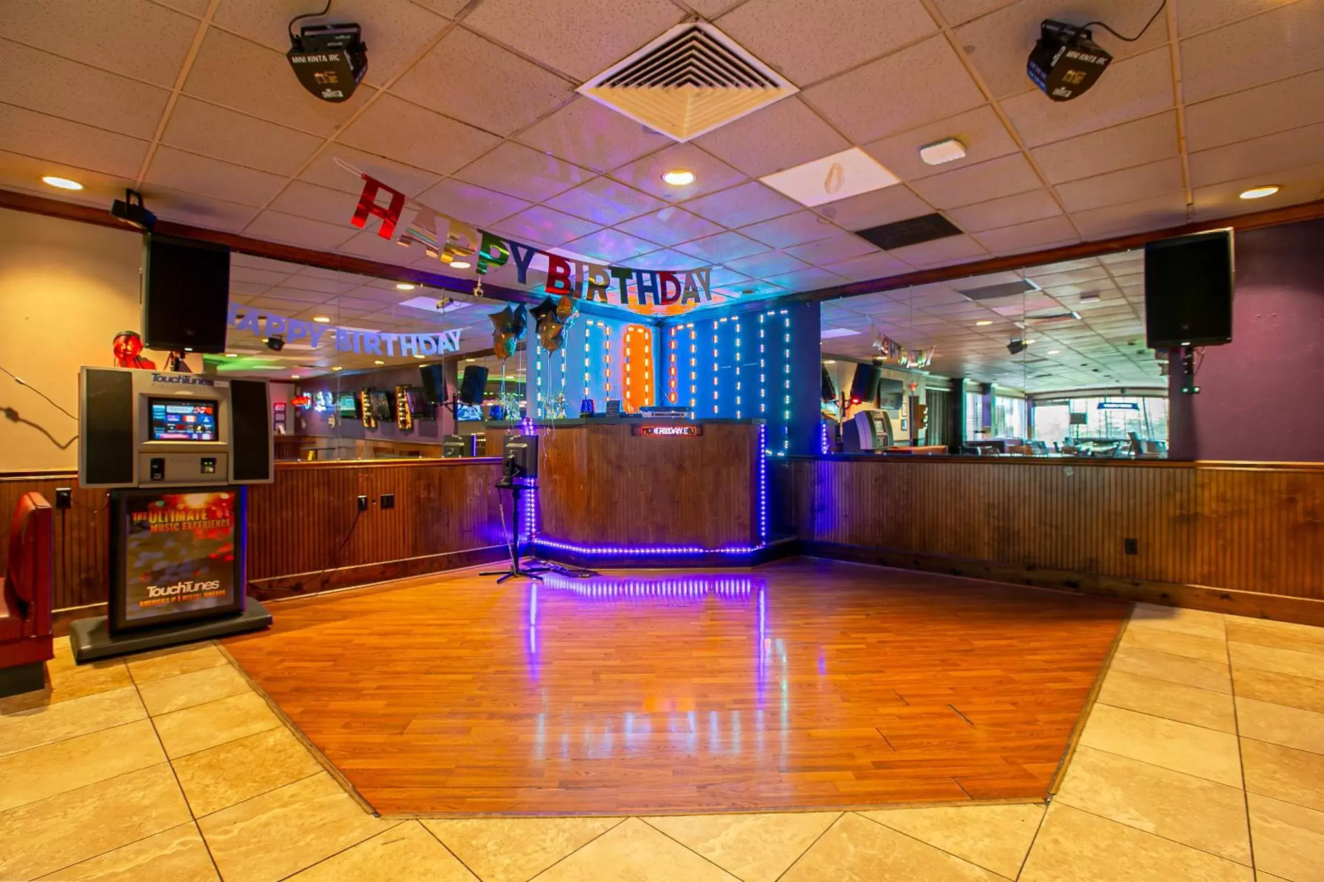 Lounge or bar in Clarion Inn Dayton Airport