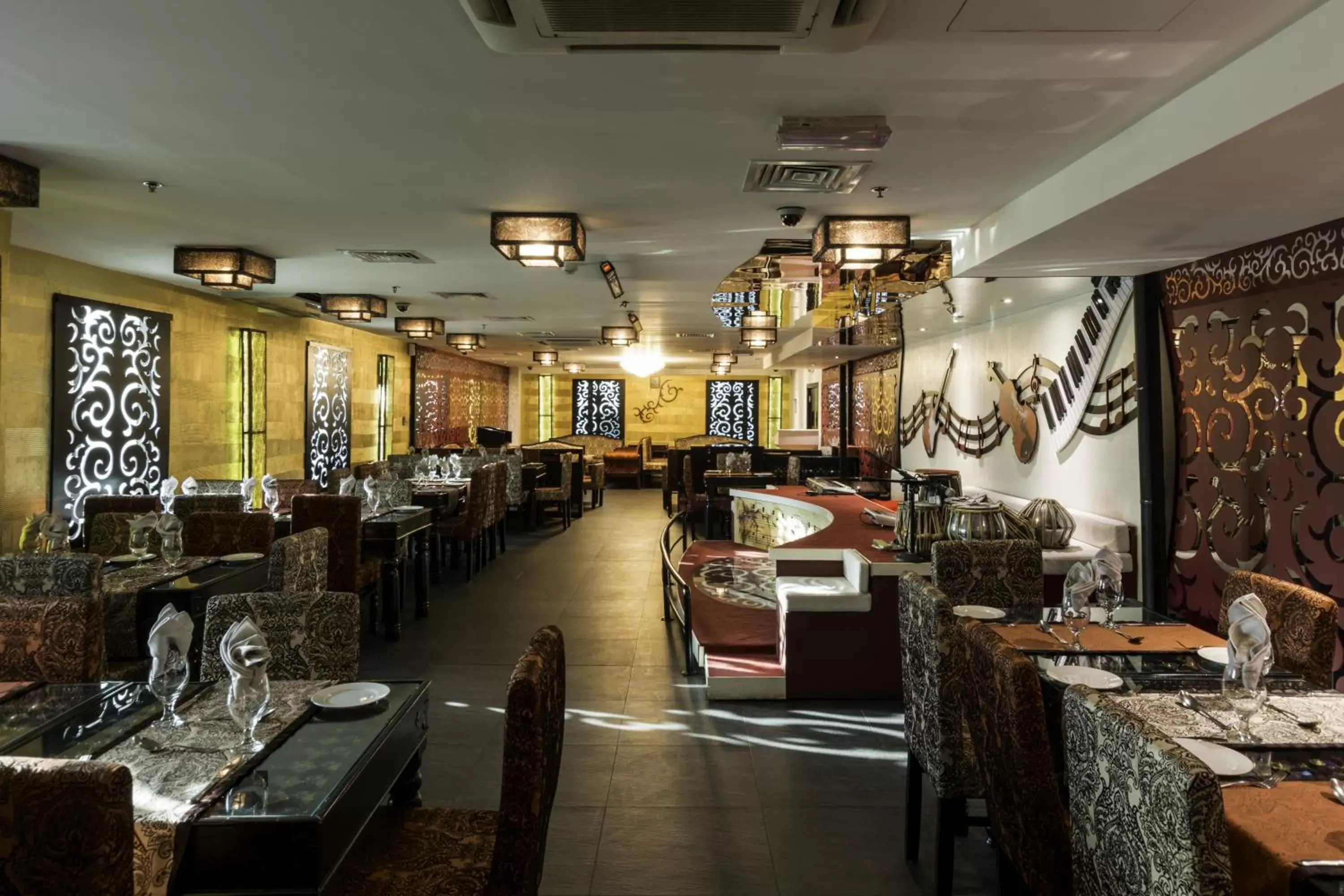 Restaurant/Places to Eat in Howard Johnson Bur Dubai