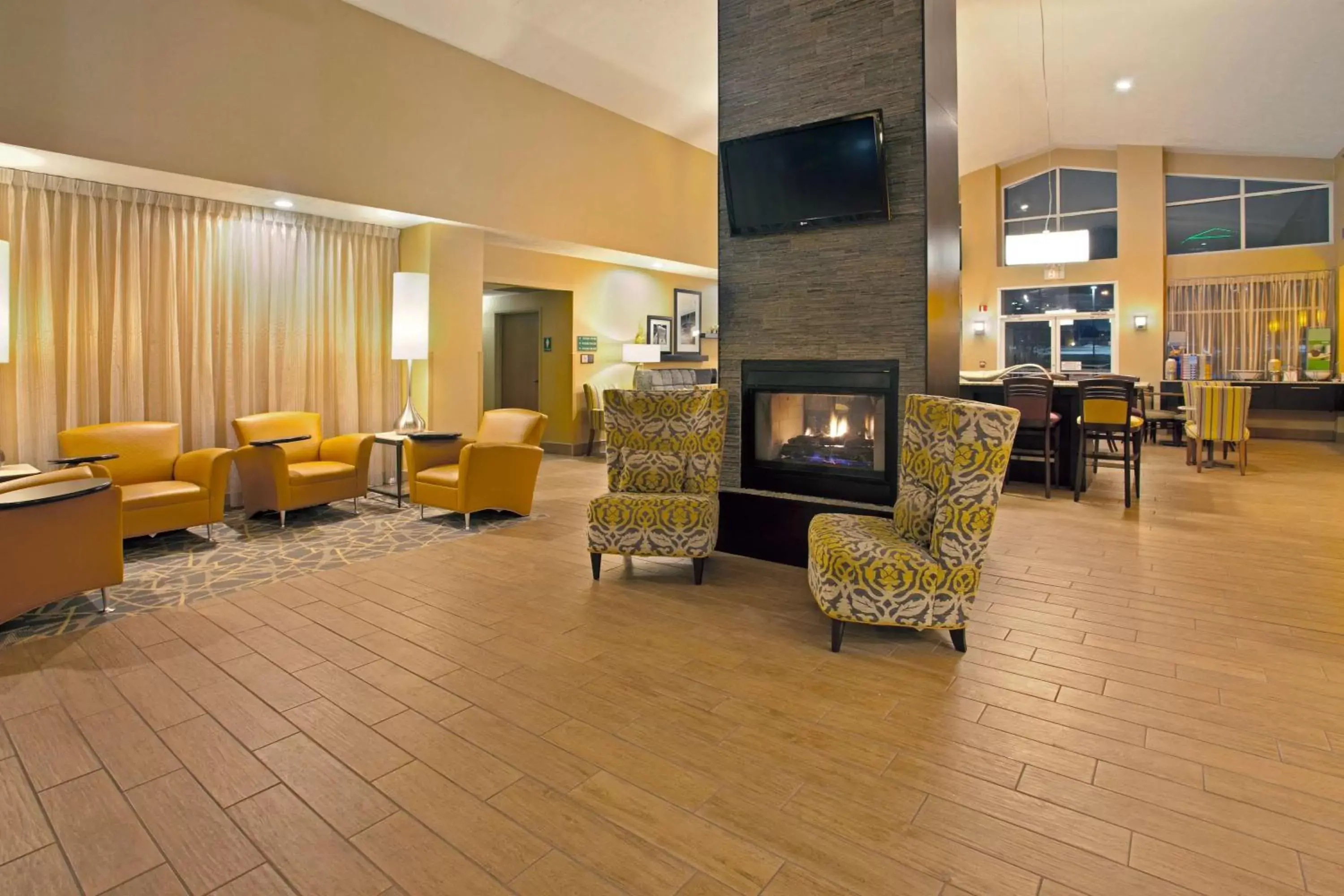 Lobby or reception, Lounge/Bar in Hampton Inn & Suites Cleveland-Independence