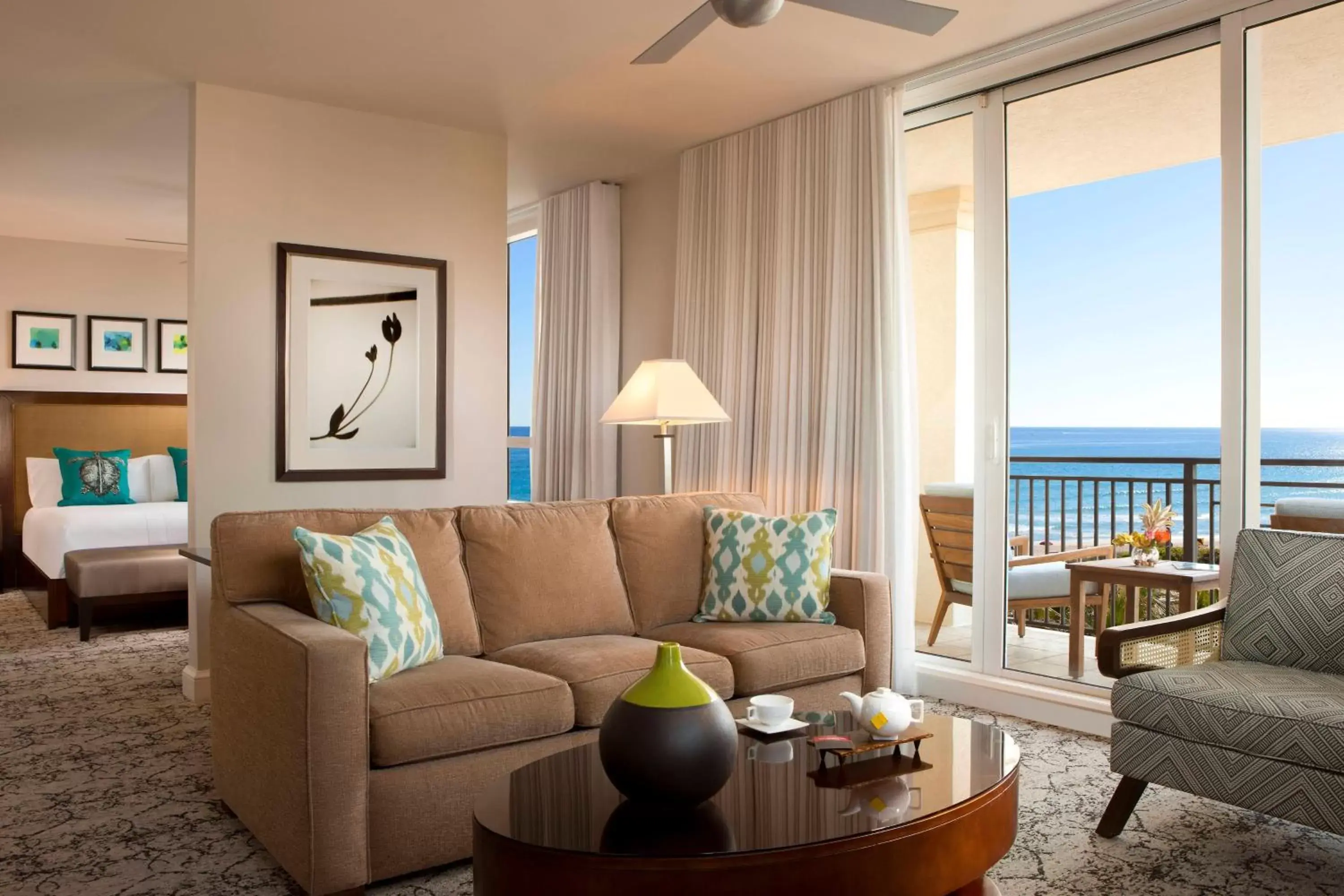 Photo of the whole room, Seating Area in Palm Beach Marriott Singer Island Beach Resort & Spa
