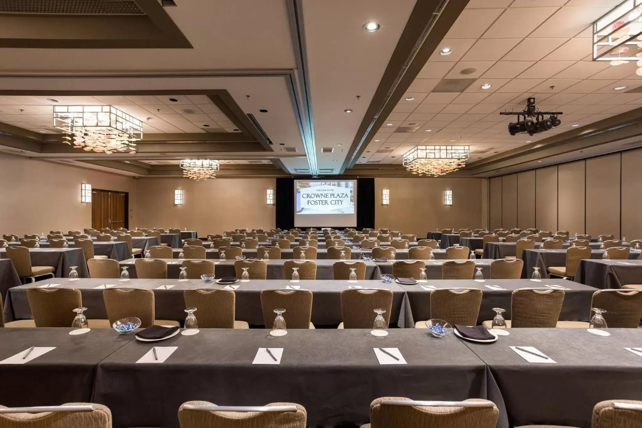 Meeting/conference room in Crowne Plaza Hotel Foster City-San Mateo, an IHG Hotel