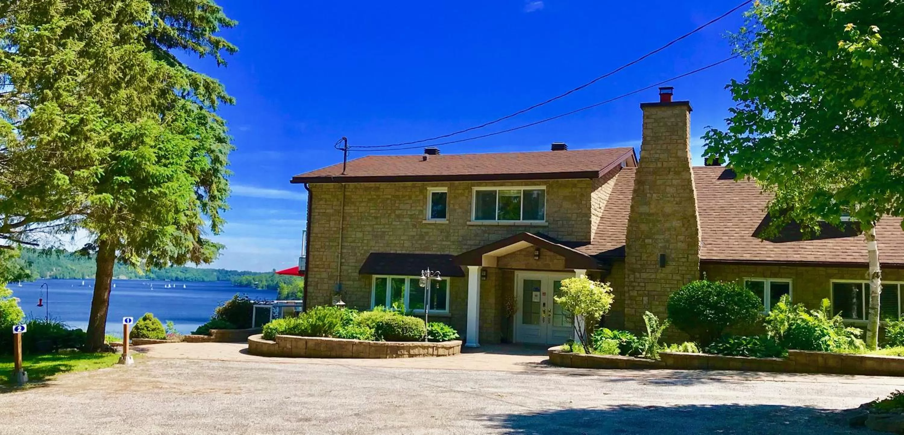 Property Building in Auberge Tom B&B