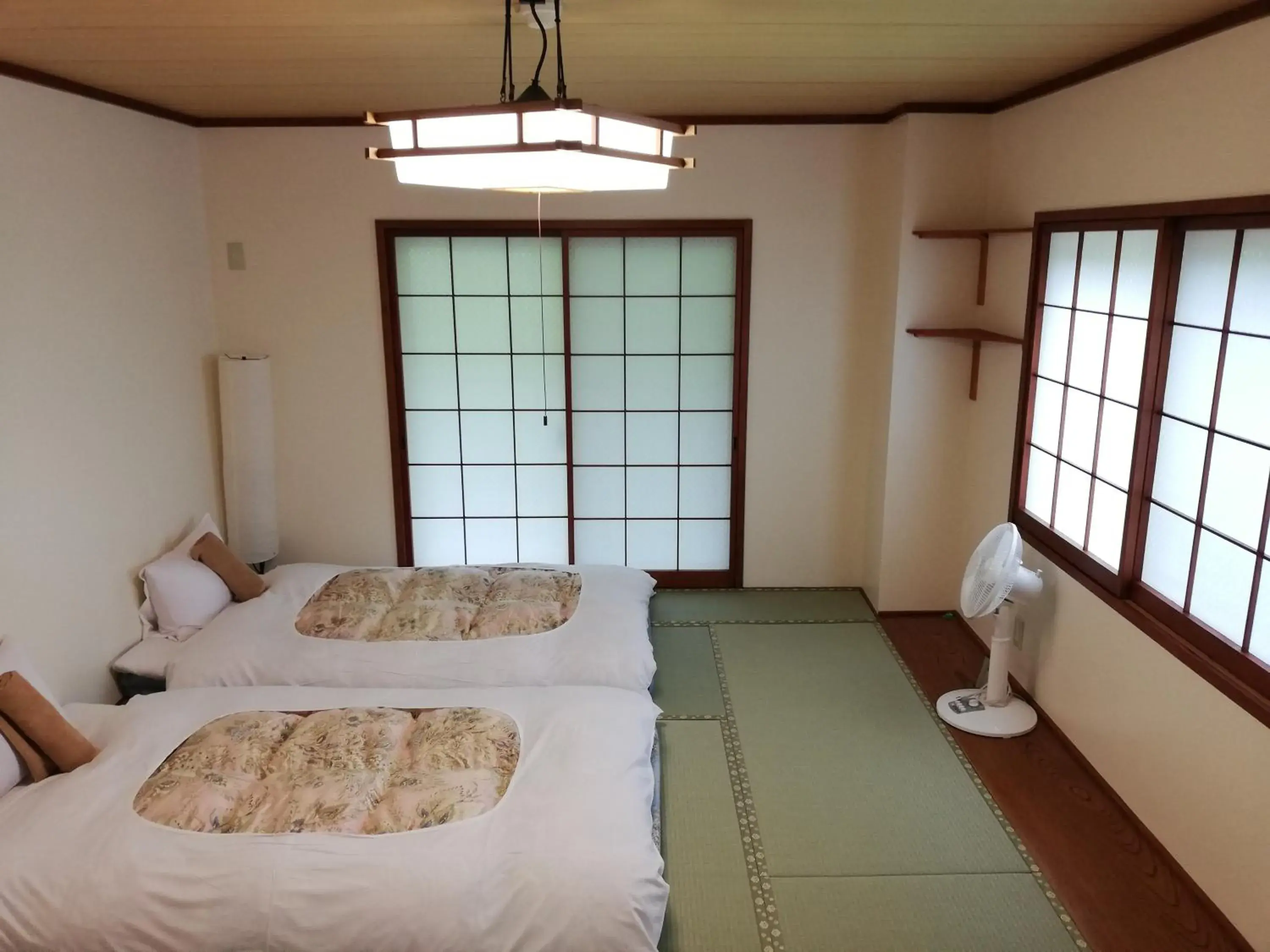 Property building, Bed in Tenjin Lodge