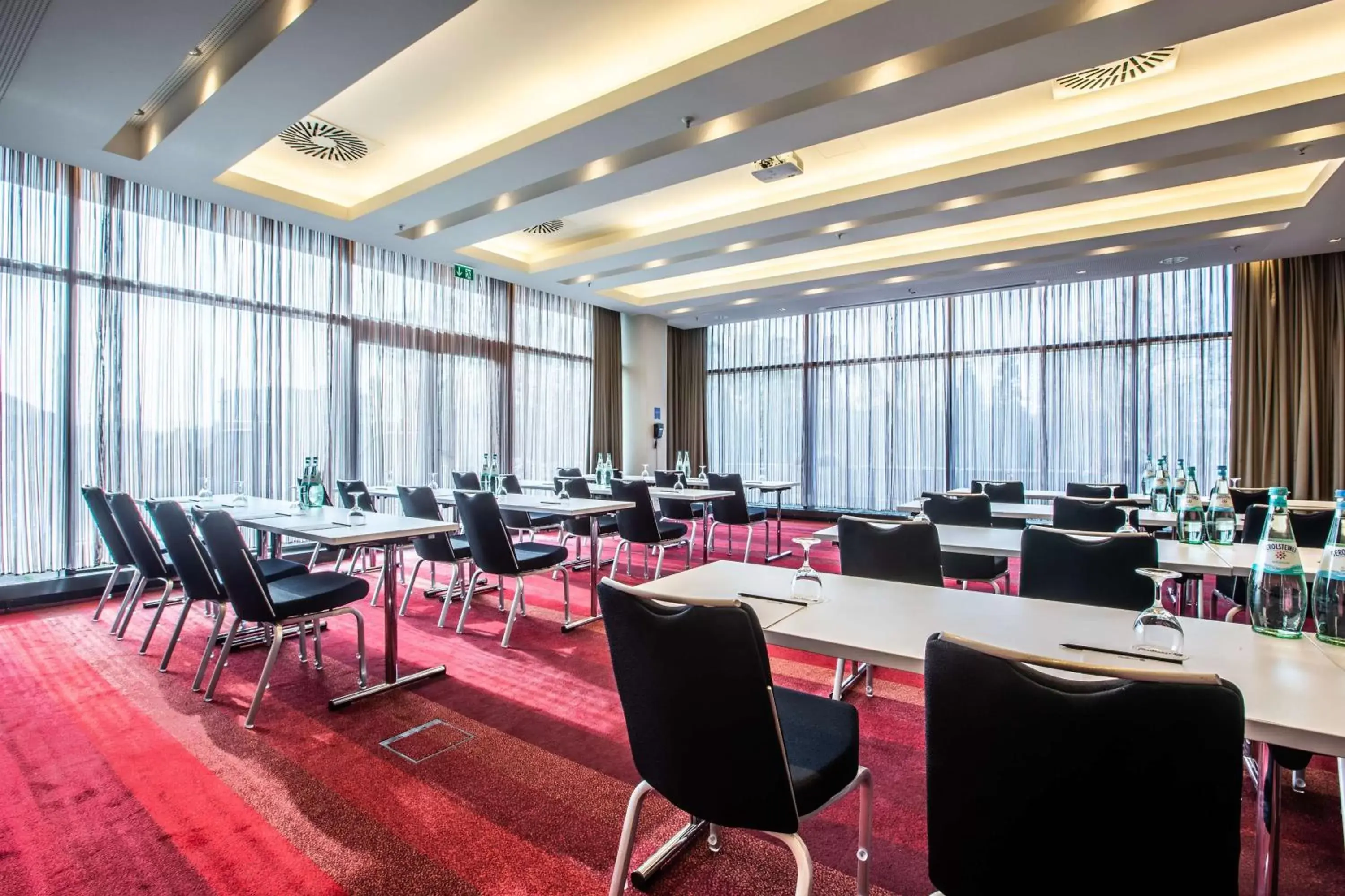 Business facilities, Restaurant/Places to Eat in Radisson Blu Hotel, Hamburg