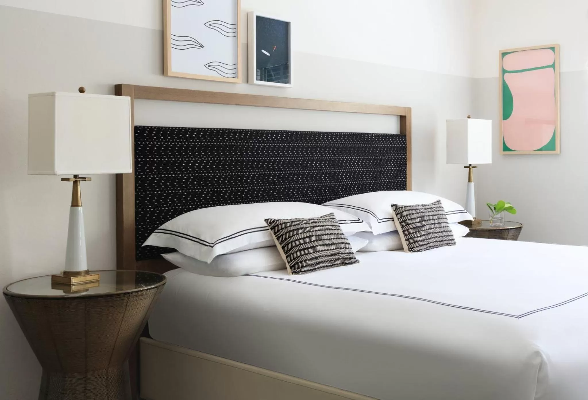 Photo of the whole room, Bed in Kimpton Surfcomber Hotel by IHG