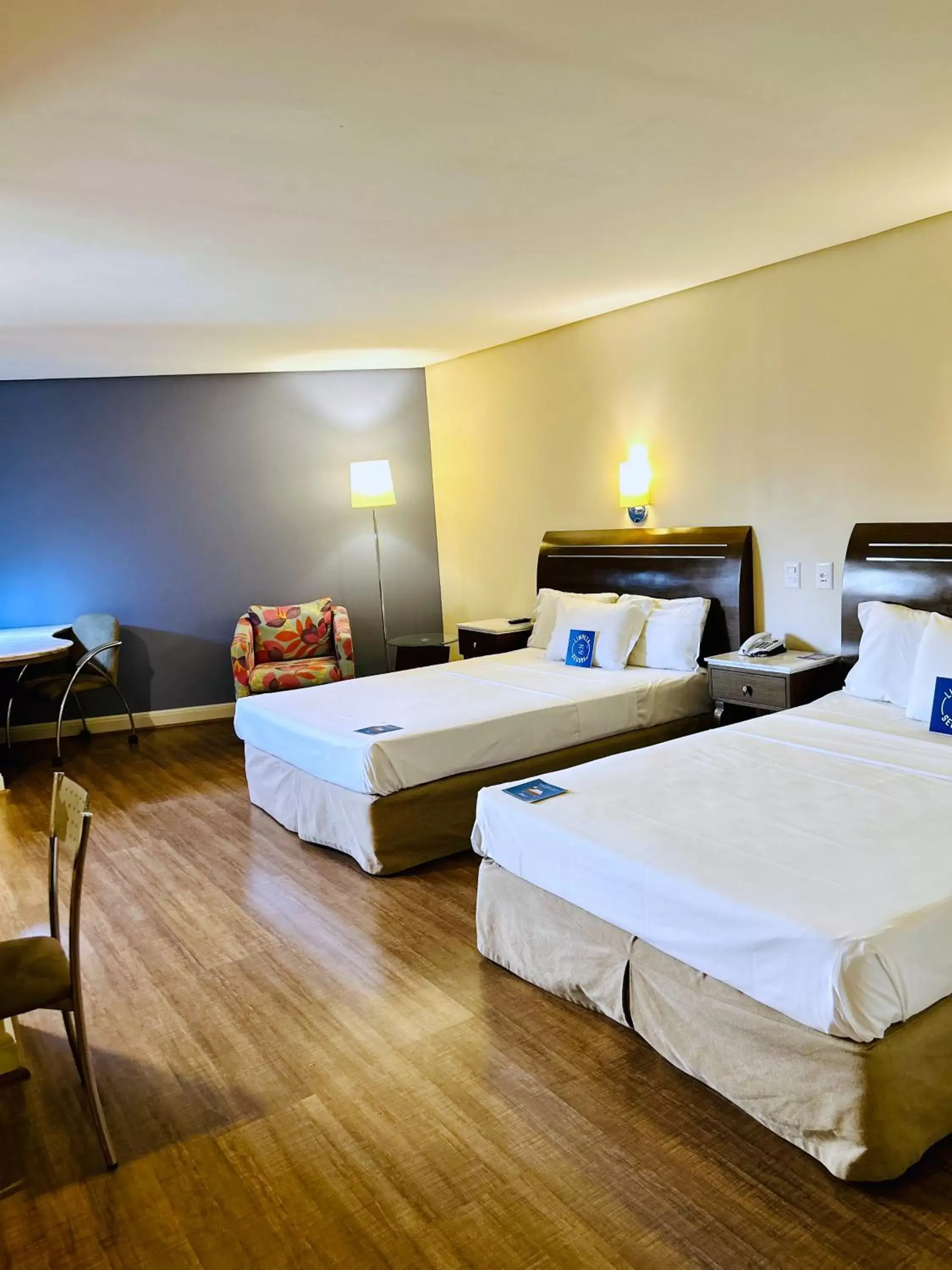 Photo of the whole room, Bed in Blue Tree Towers Joinville