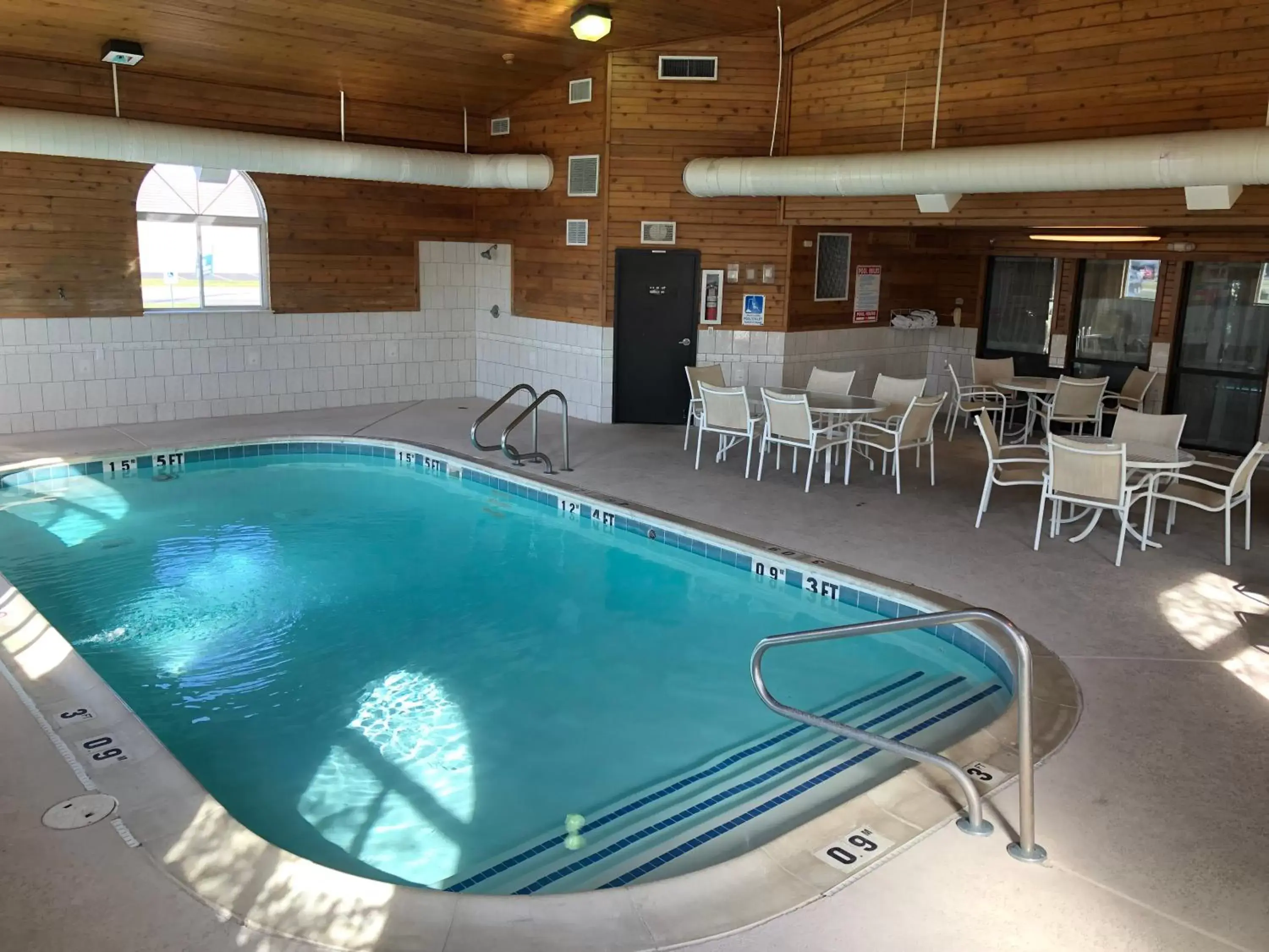 Swimming Pool in Country Inn & Suites by Radisson, Auburn, IN