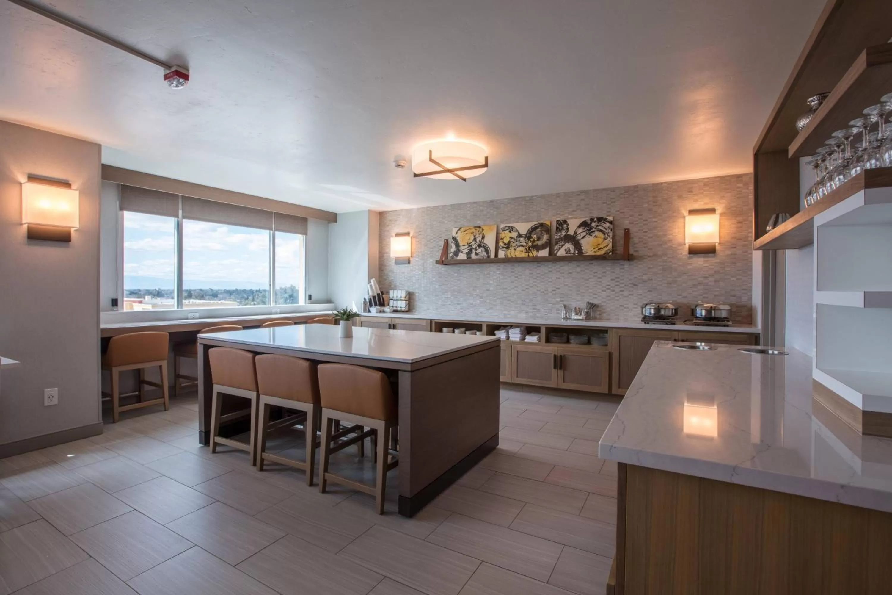 Lounge or bar in Bakersfield Marriott at the Convention Center