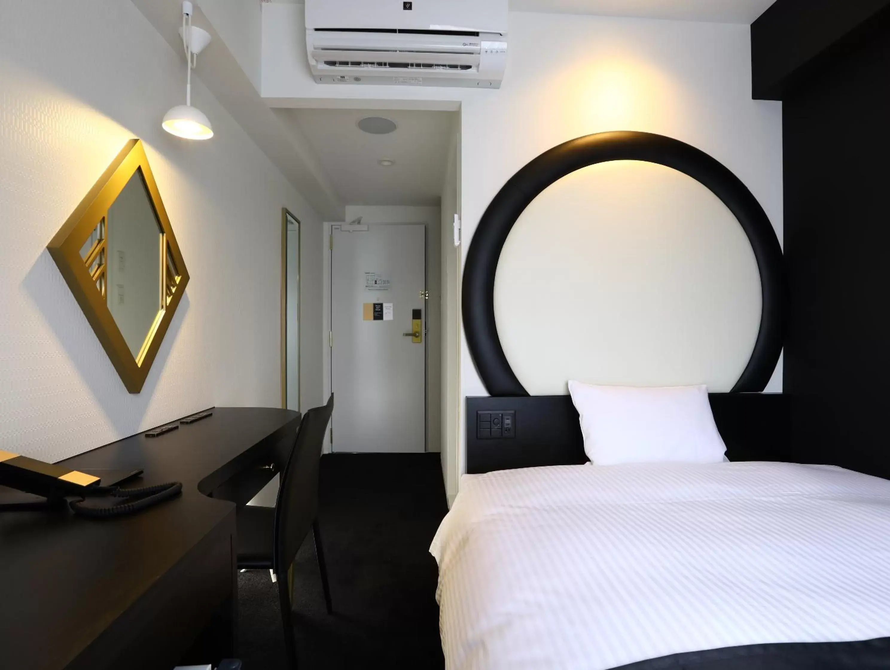 Bed in Hotel Wing International Select Osaka Umeda Bed in Hotel Wing International Select Osaka Umeda