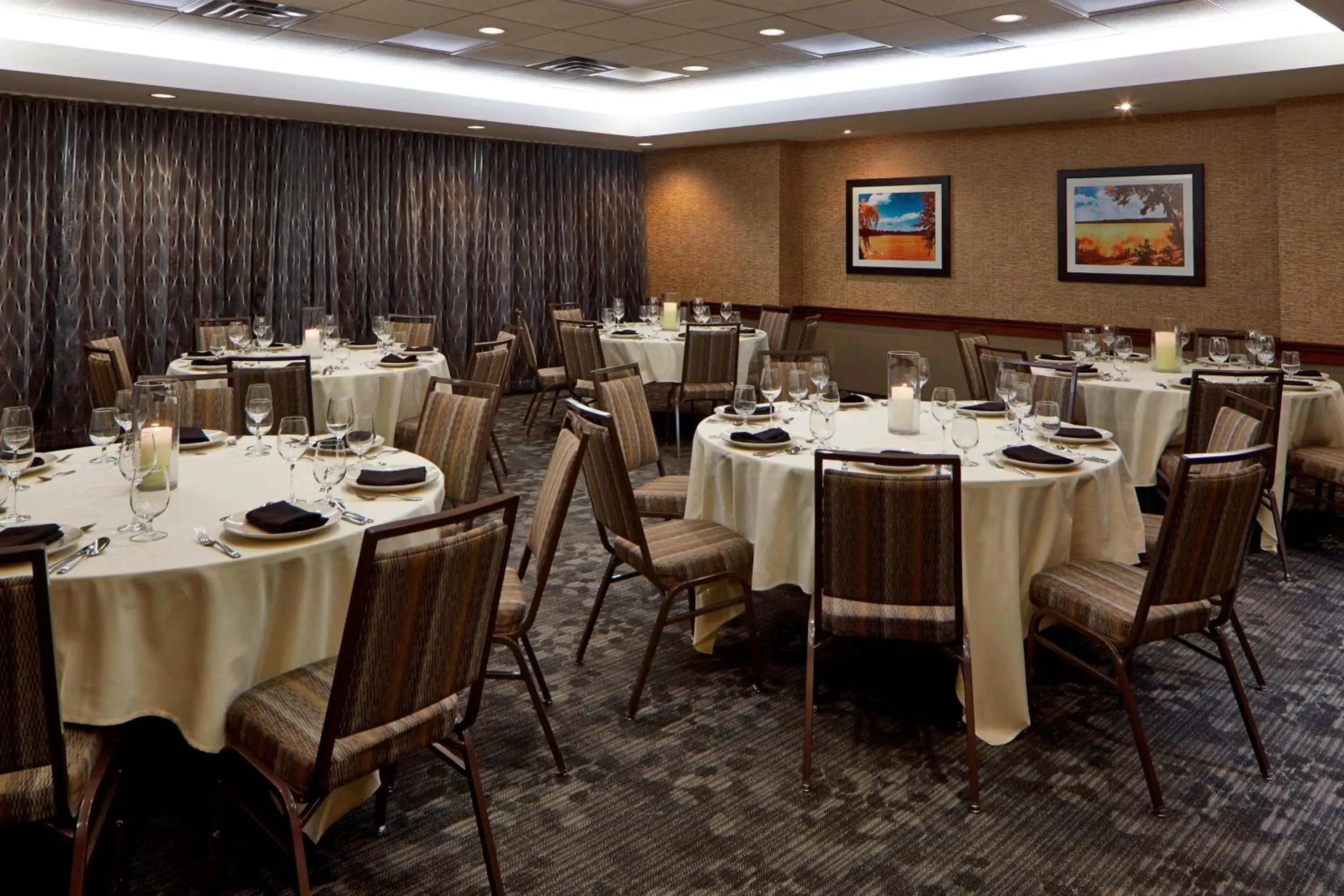 Meeting/conference room, Restaurant/Places to Eat in Courtyard by Marriott Bloomington Mall of America